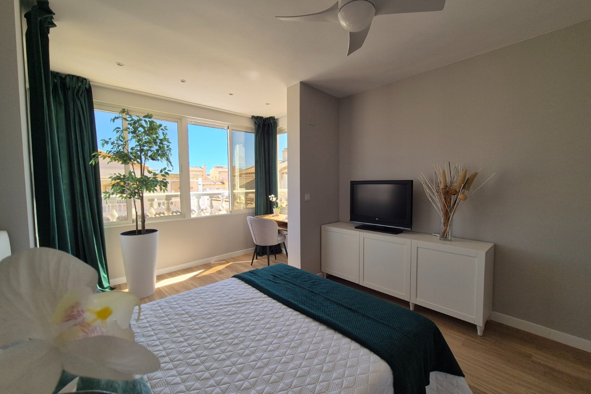 Resale - Townhouse -
Alicante - La Florida