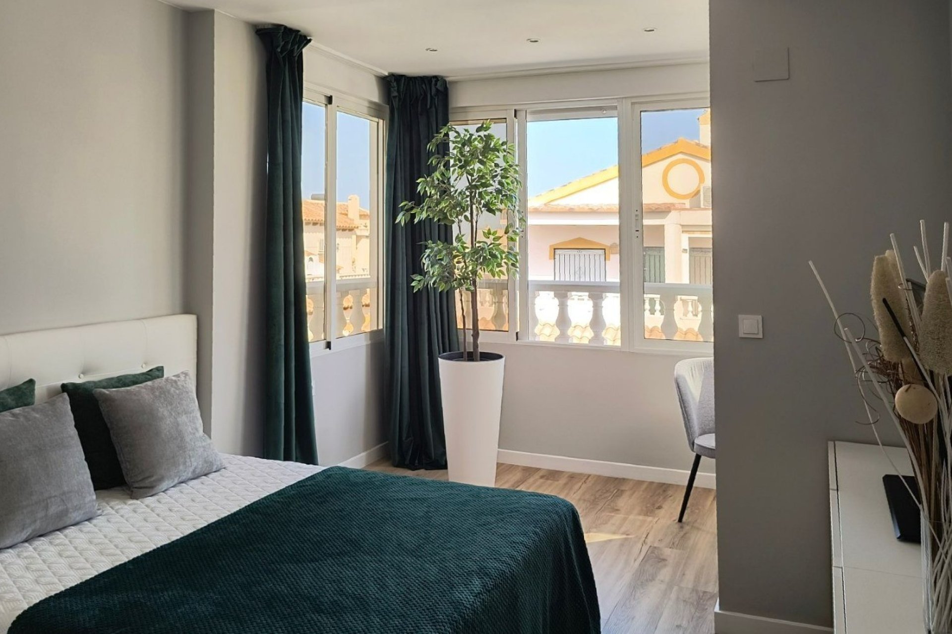 Resale - Townhouse -
Alicante - La Florida