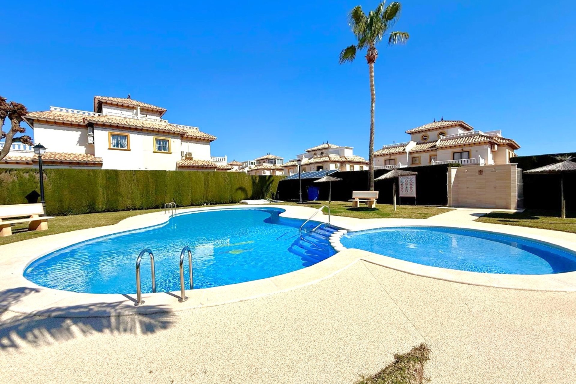 Resale - Townhouse -
Orihuela Costa - Lomas de Cabo Roig