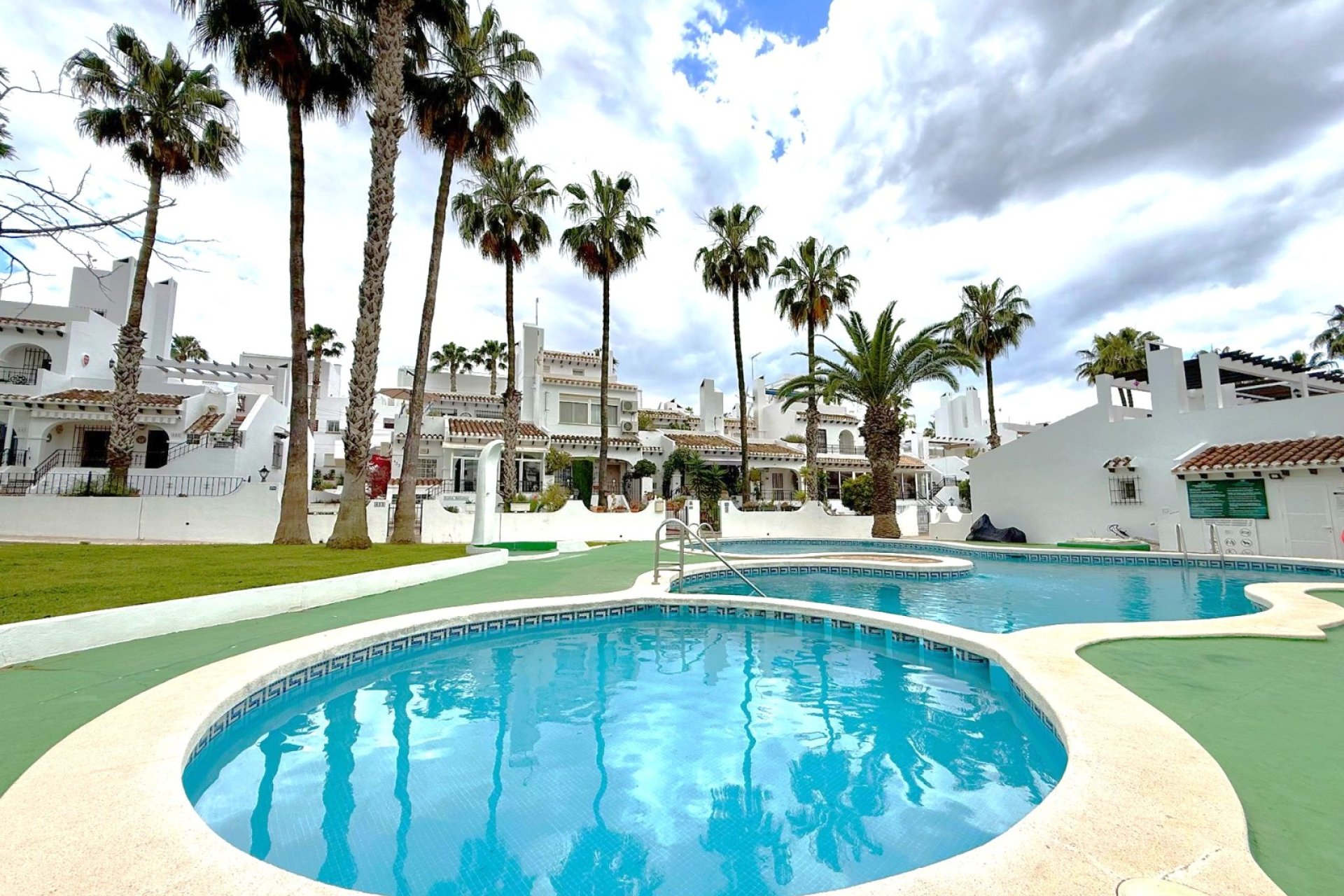 Resale - Townhouse -
Orihuela Costa - Villamartin