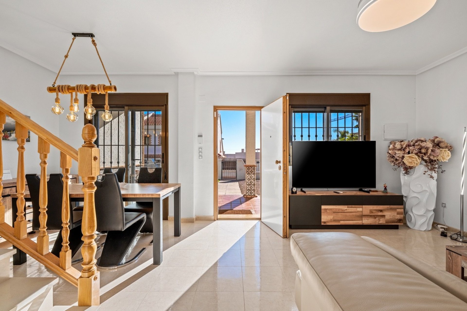 Resale - Townhouse -
San Miguel de Salinas