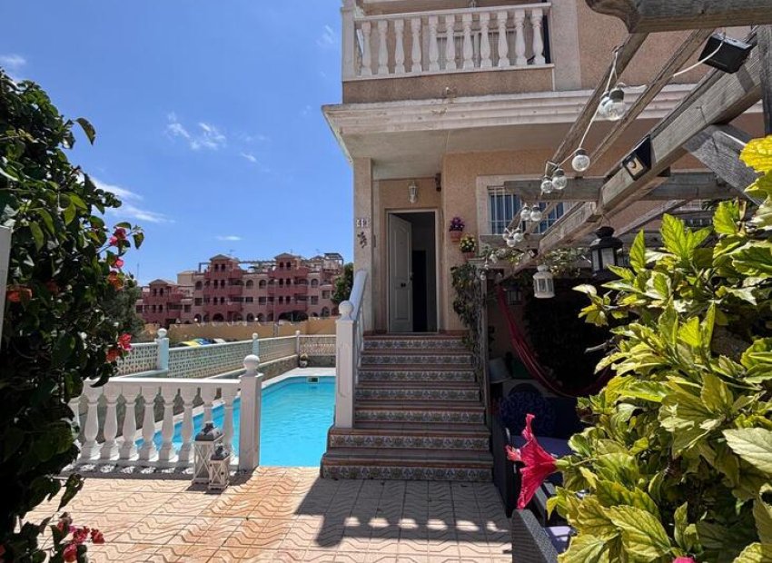 Resale - Townhouse -
Villamartín - Costa Blanca