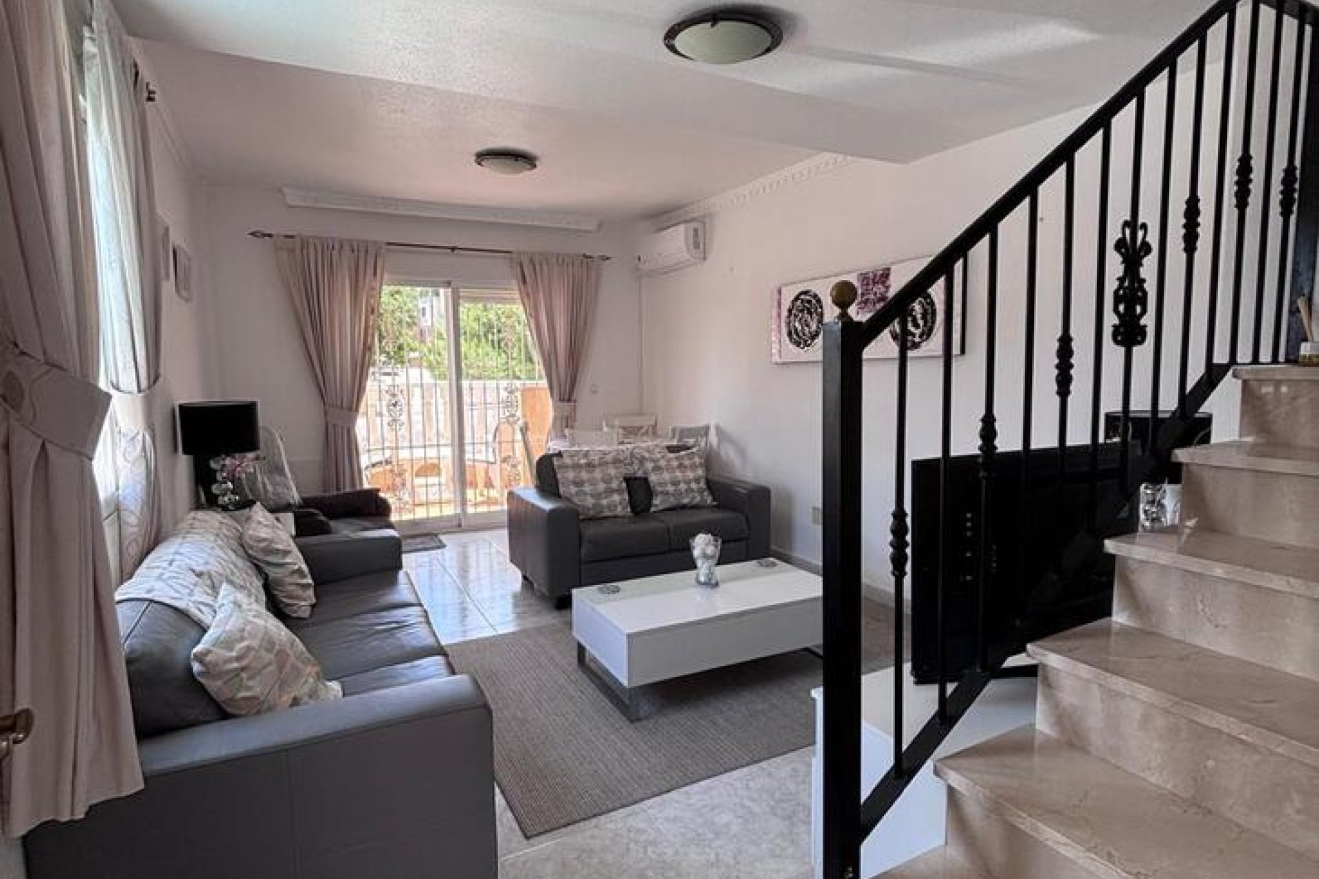 Resale - Townhouse -
Villamartín - Costa Blanca