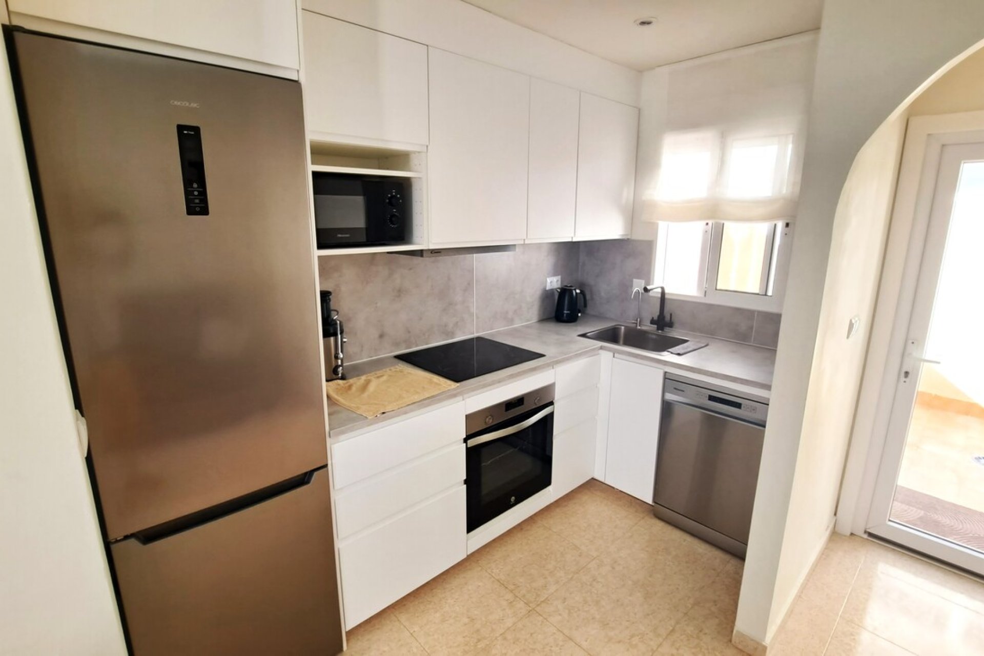 Resale - Townhouse -
Villamartín - Las Filipinas