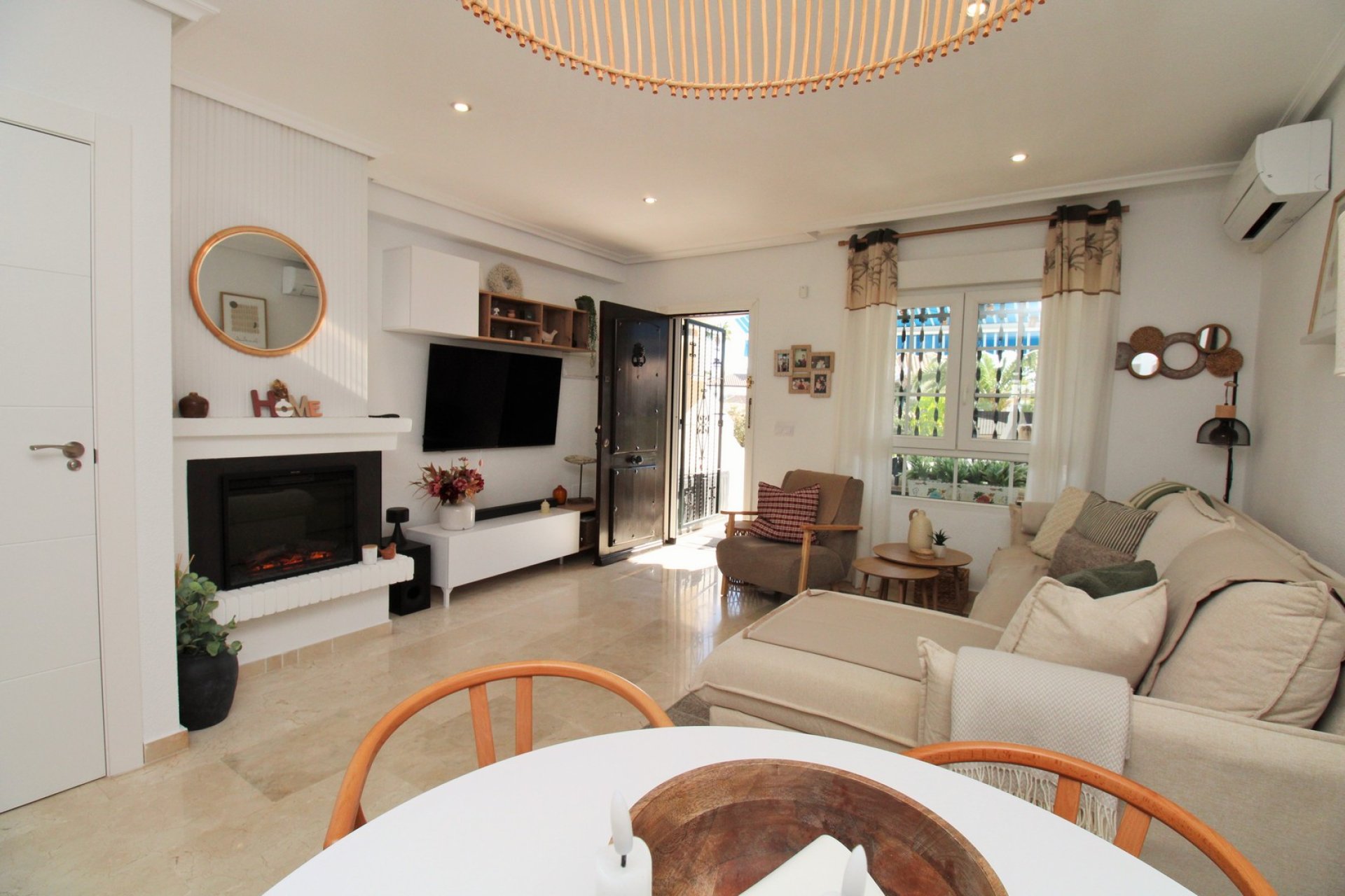 Resale - Townhouse -
Villamartín - Las Violetas