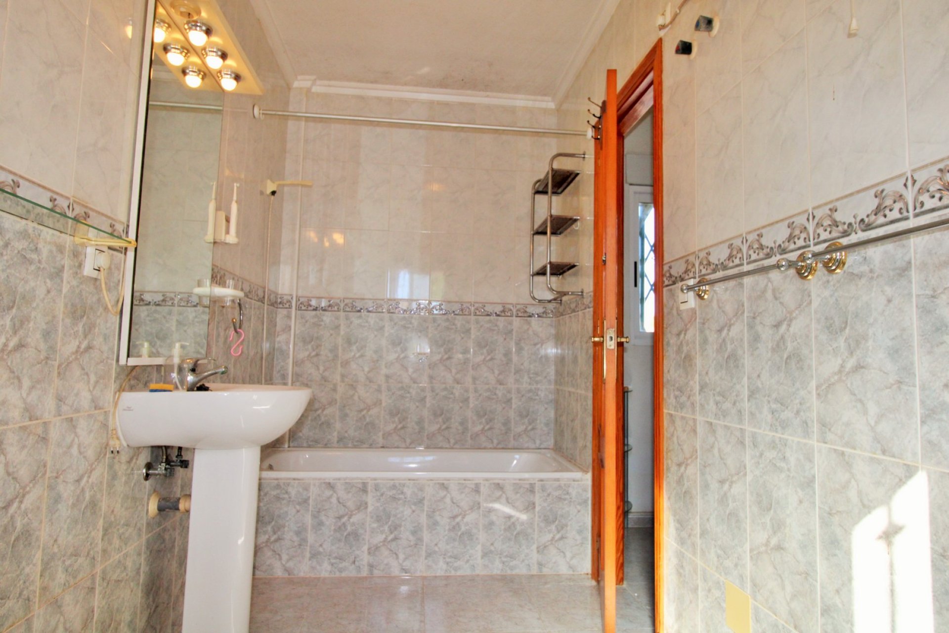 Resale - Townhouse -
Villamartín - Villamartin