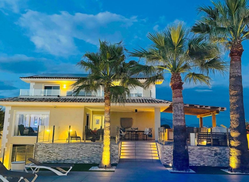 Resale - Villa -
Alfas del Pí - pueblo