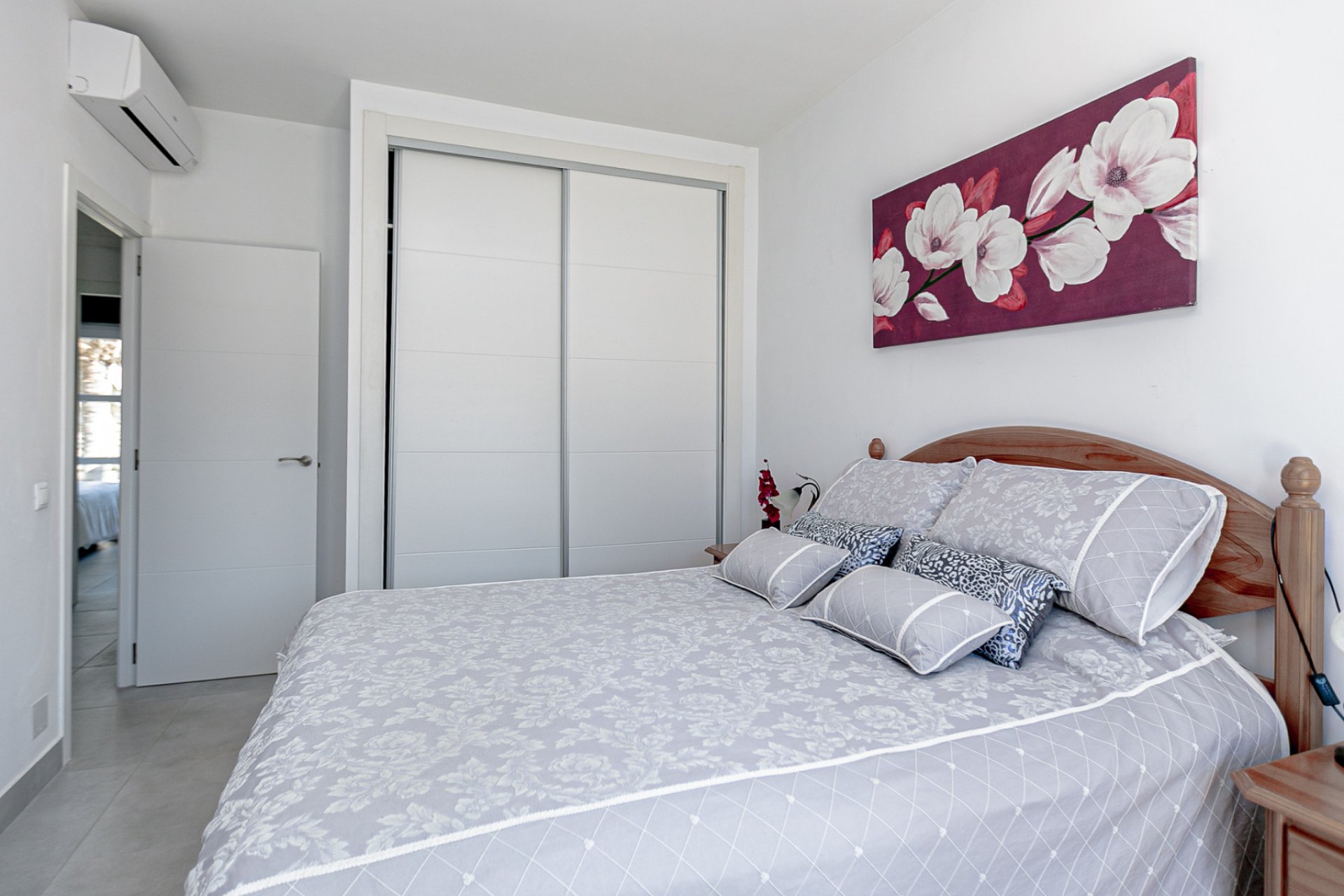 Resale - Villa -
Campoamor - Lomas de Don Juan