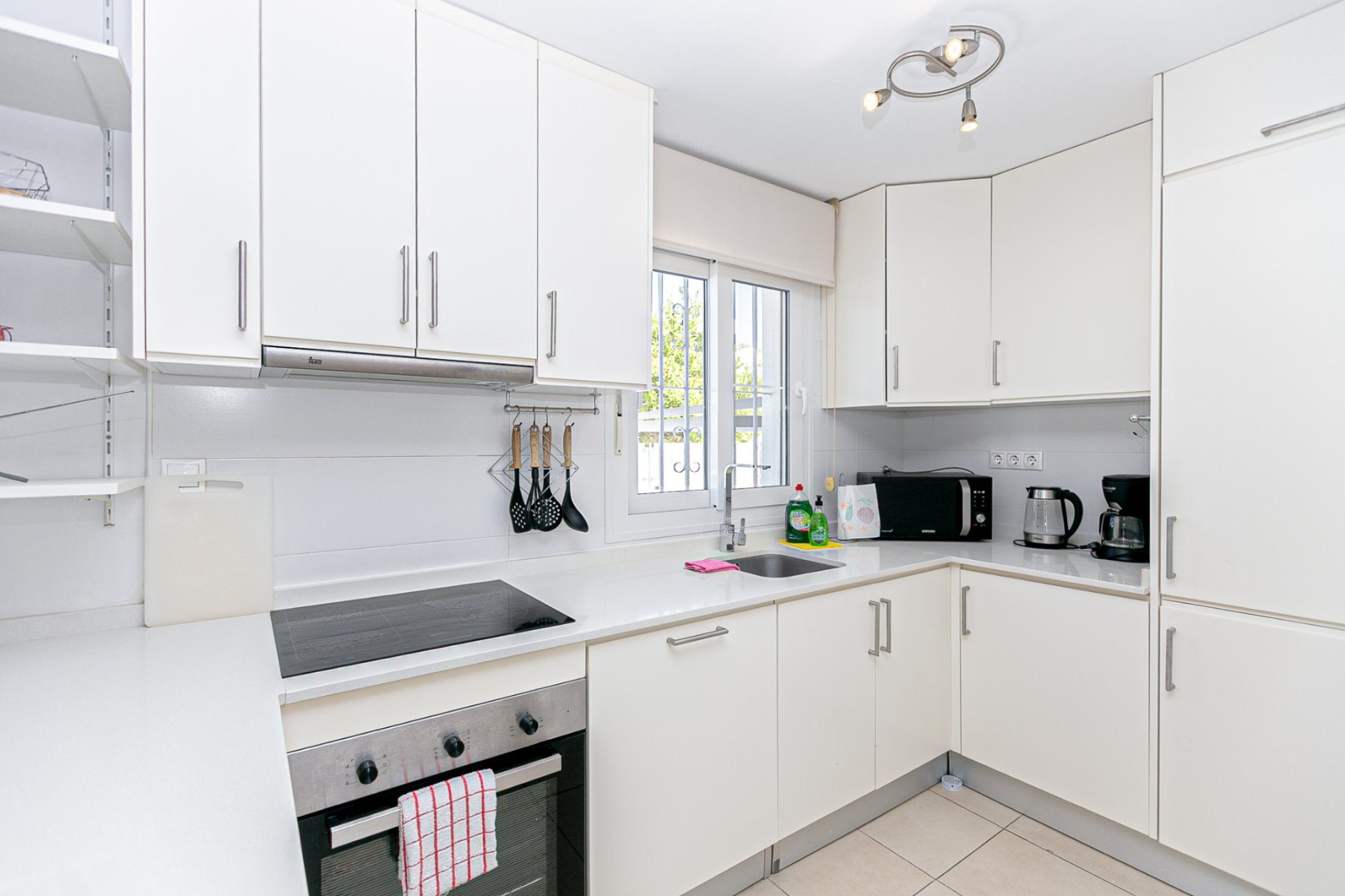 Resale - Villa -
La Marina