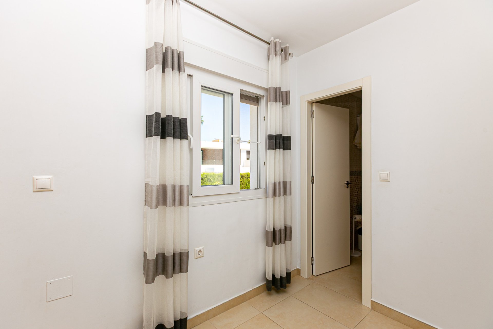 Resale - Villa -
La Marina