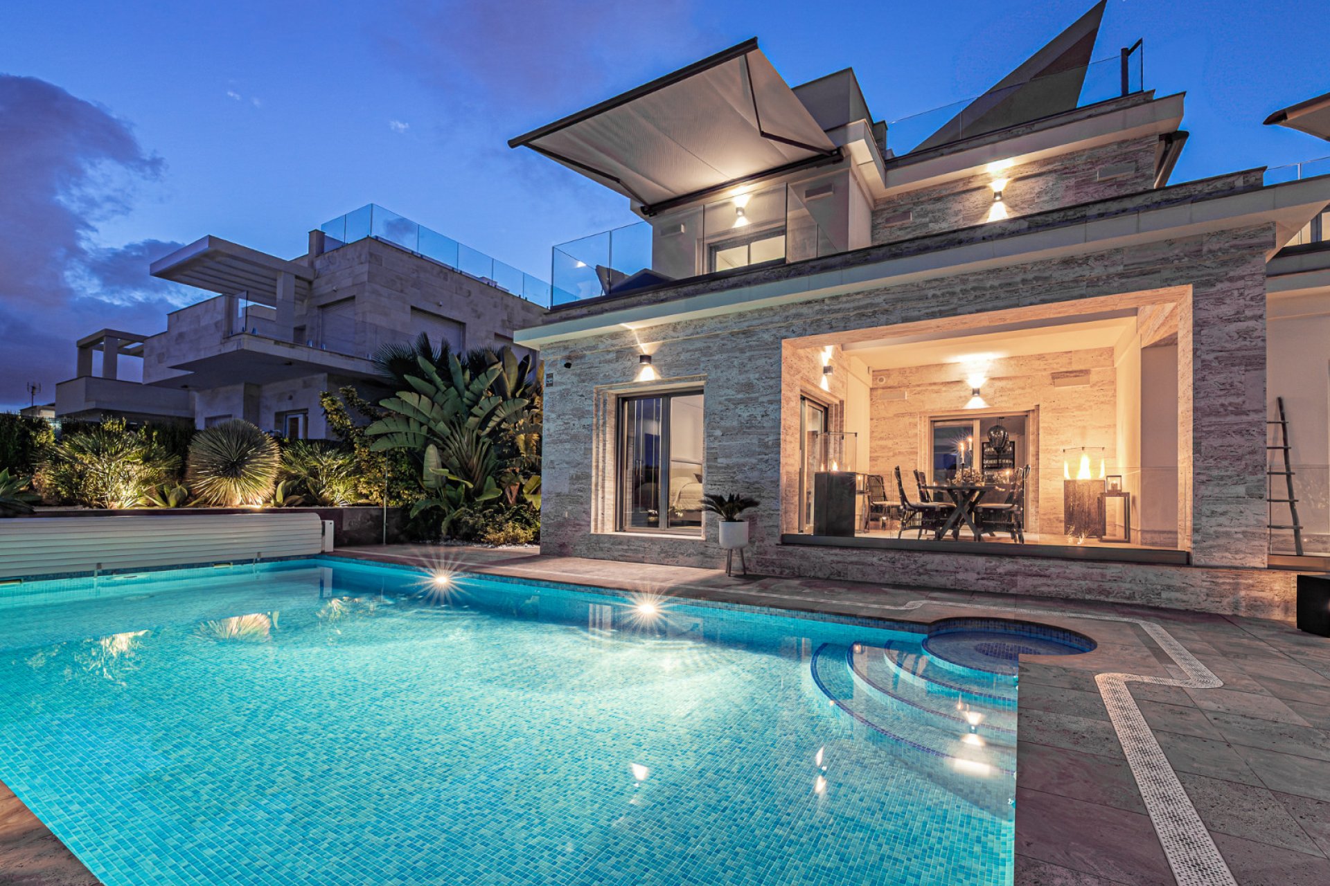 Resale - Villa -
La Zenia - Beachside