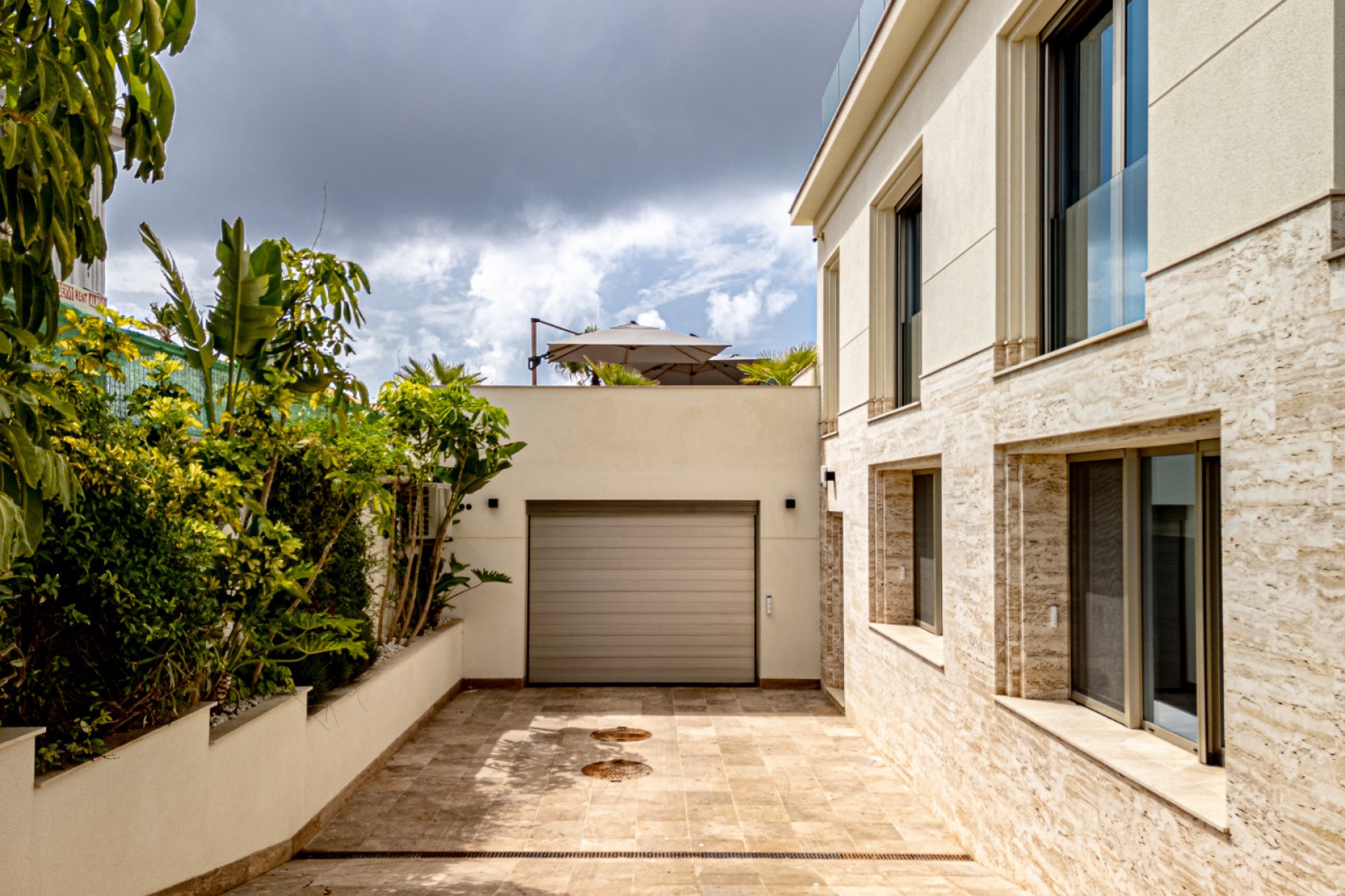 Resale - Villa -
La Zenia - Beachside