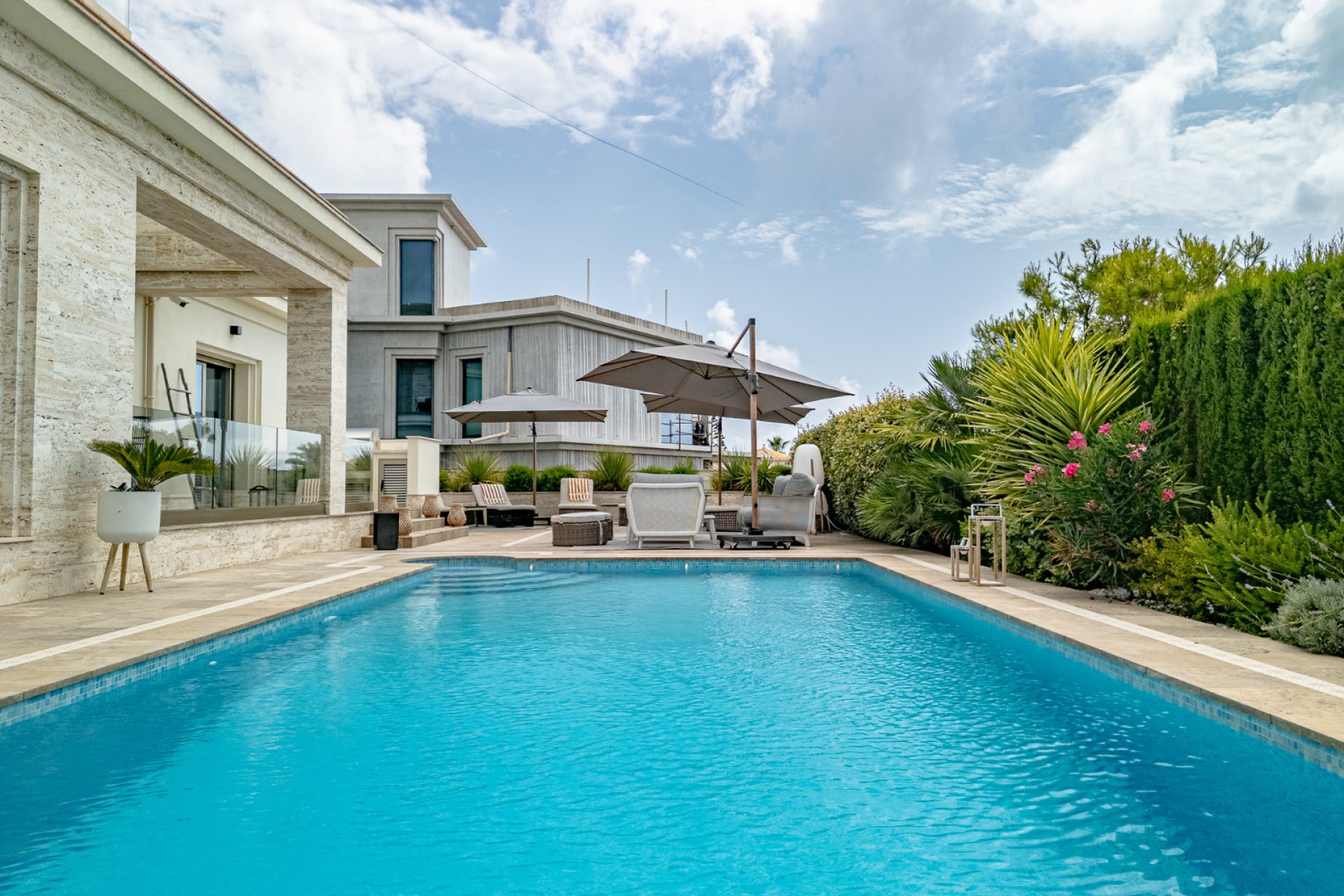 Resale - Villa -
La Zenia - Beachside