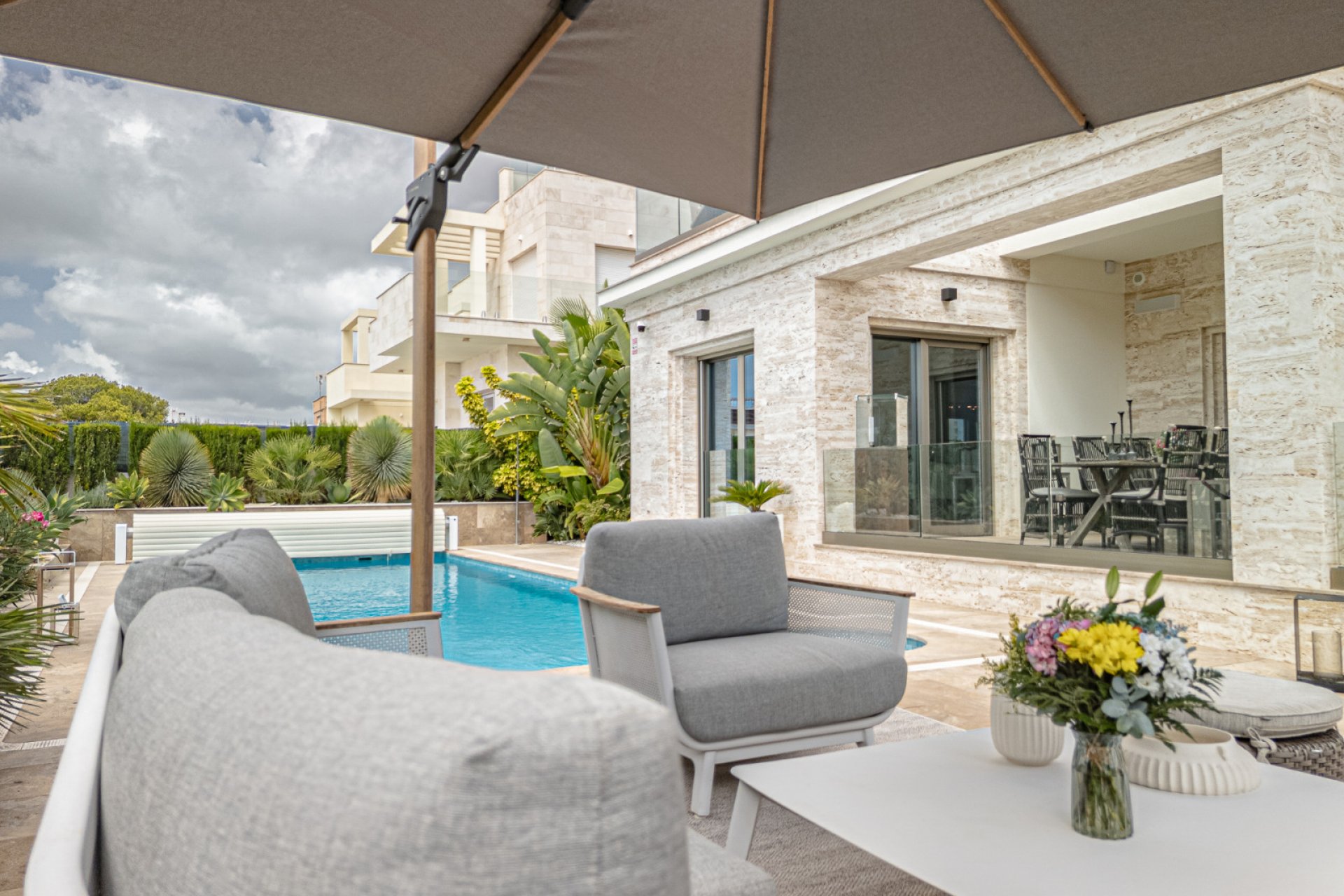 Resale - Villa -
La Zenia - Beachside