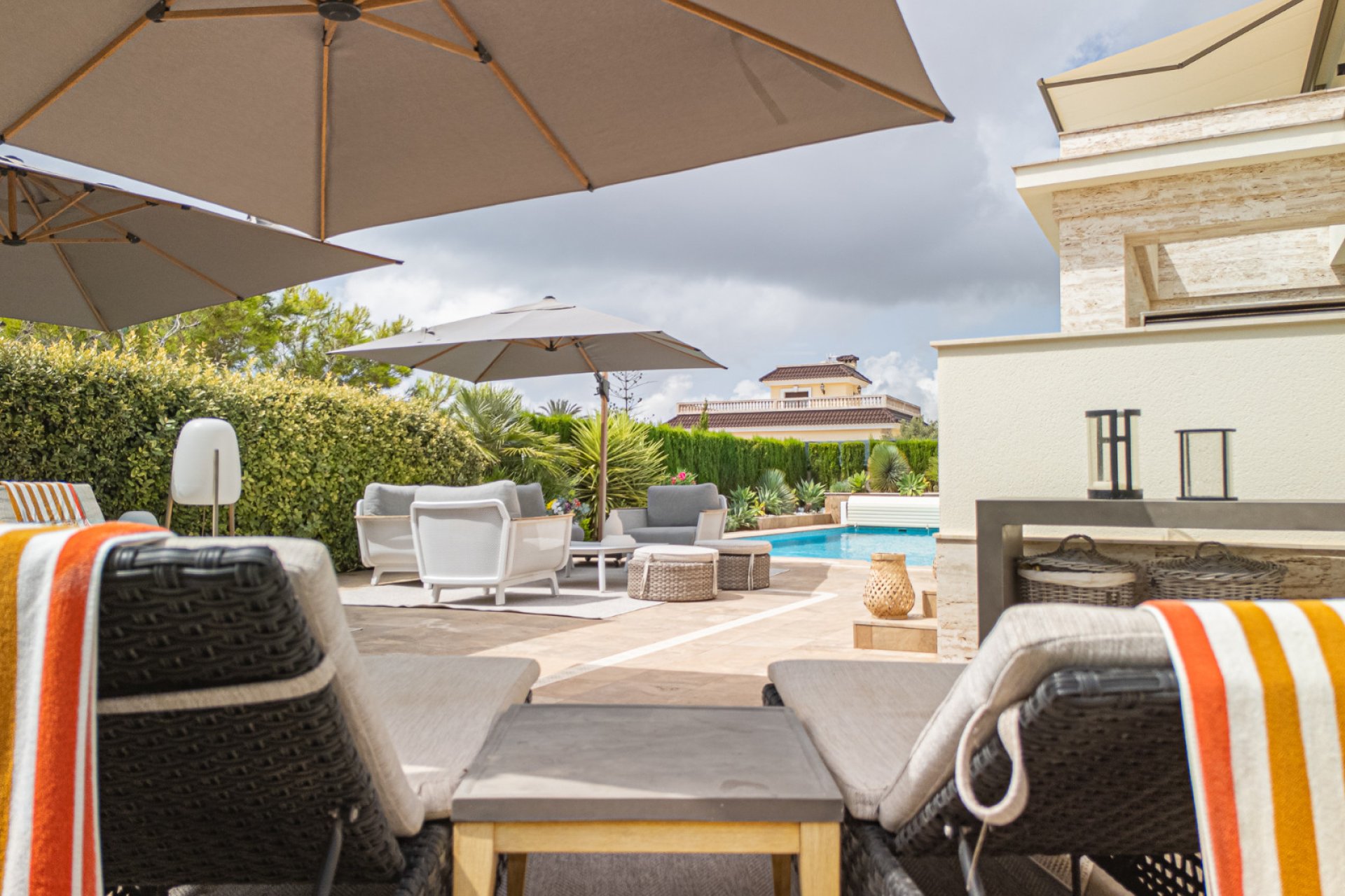 Resale - Villa -
La Zenia - Beachside