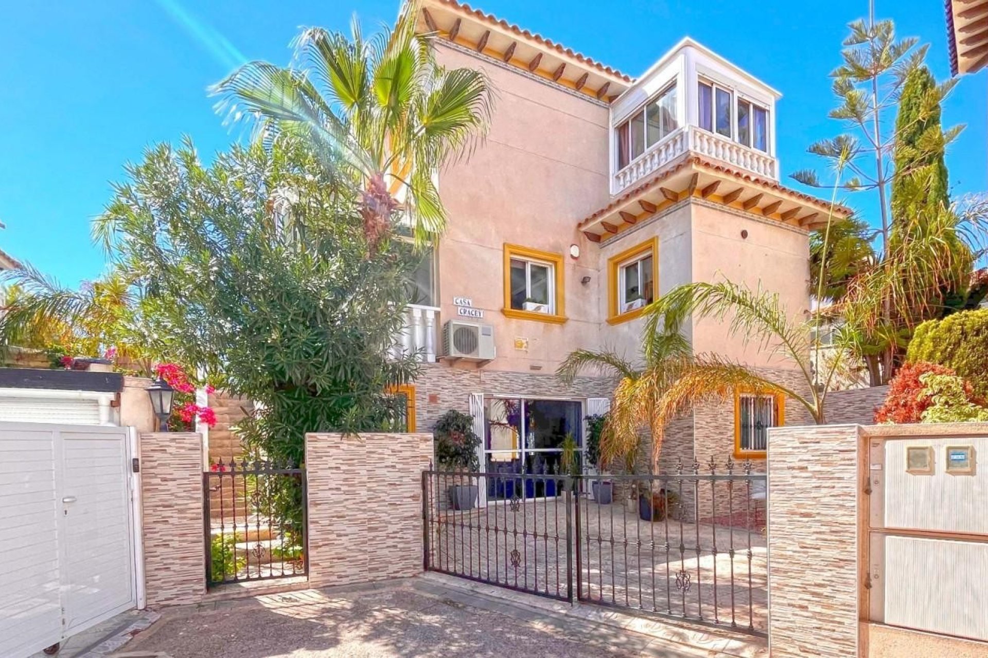 Resale - Villa -
La Zenia