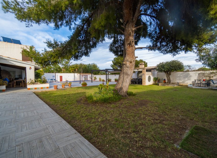 Resale - Villa -
Lomas de Cabo Roig