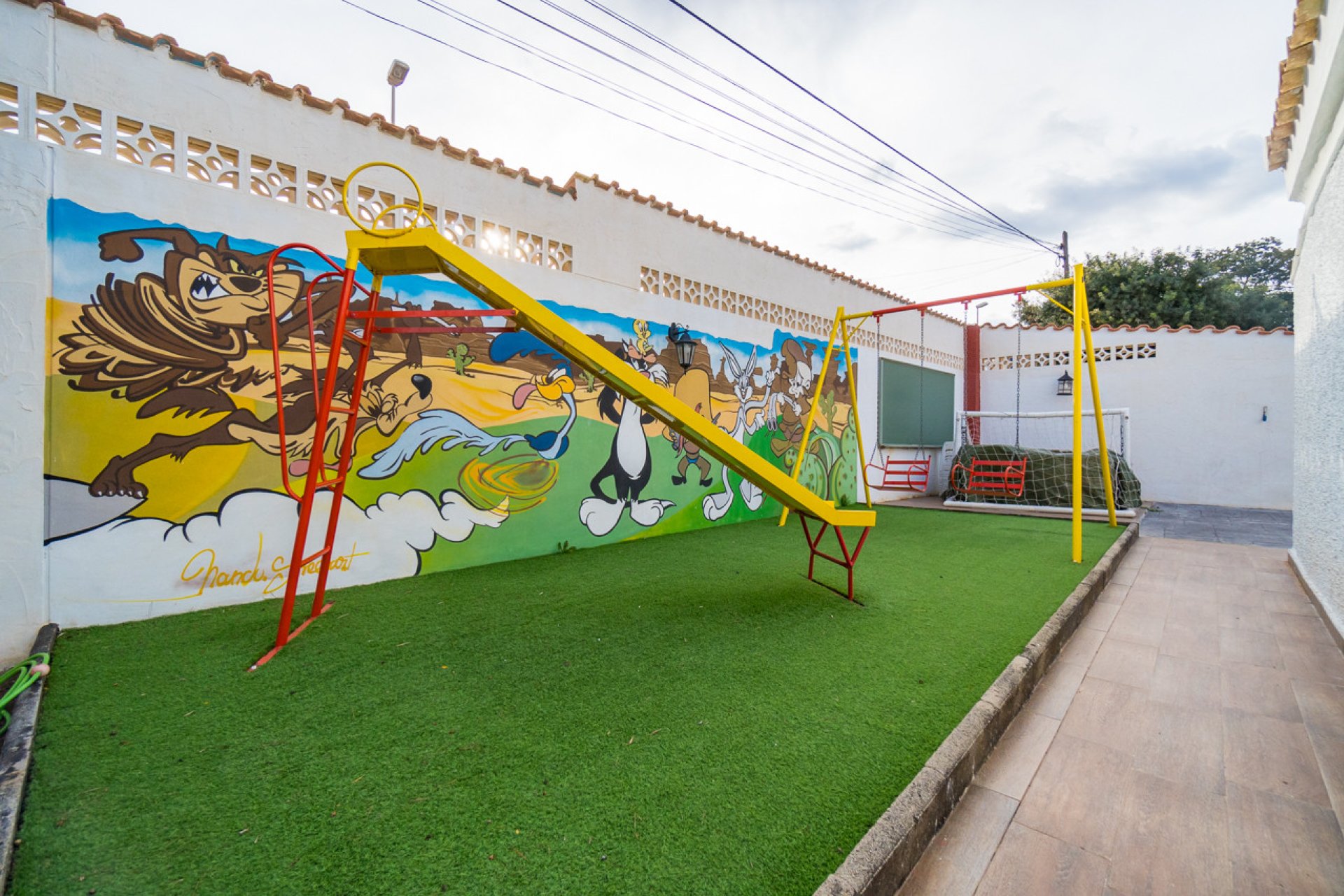 Resale - Villa -
Lomas de Cabo Roig