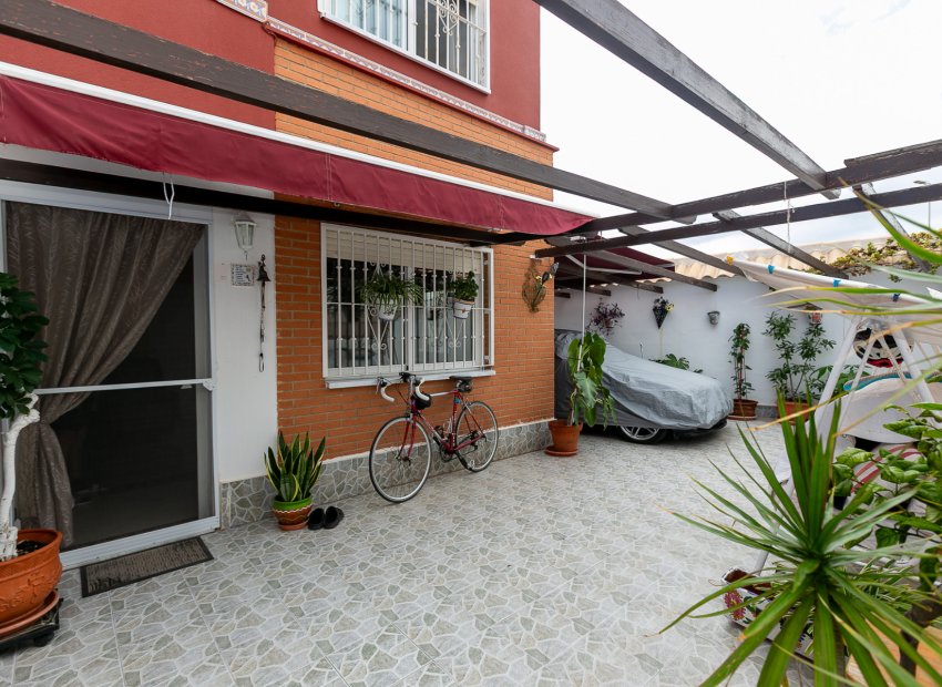 Resale - Villa -
Los Altos
