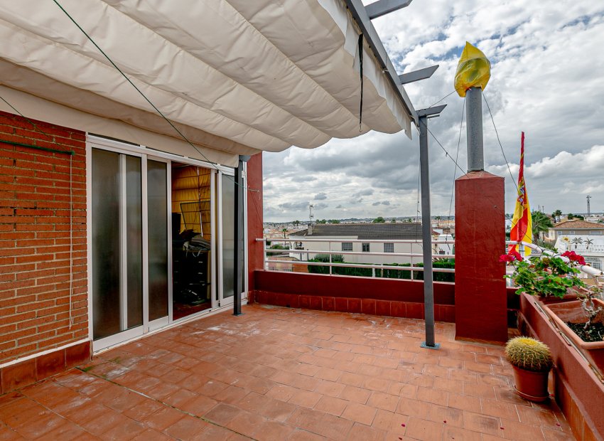 Resale - Villa -
Los Altos