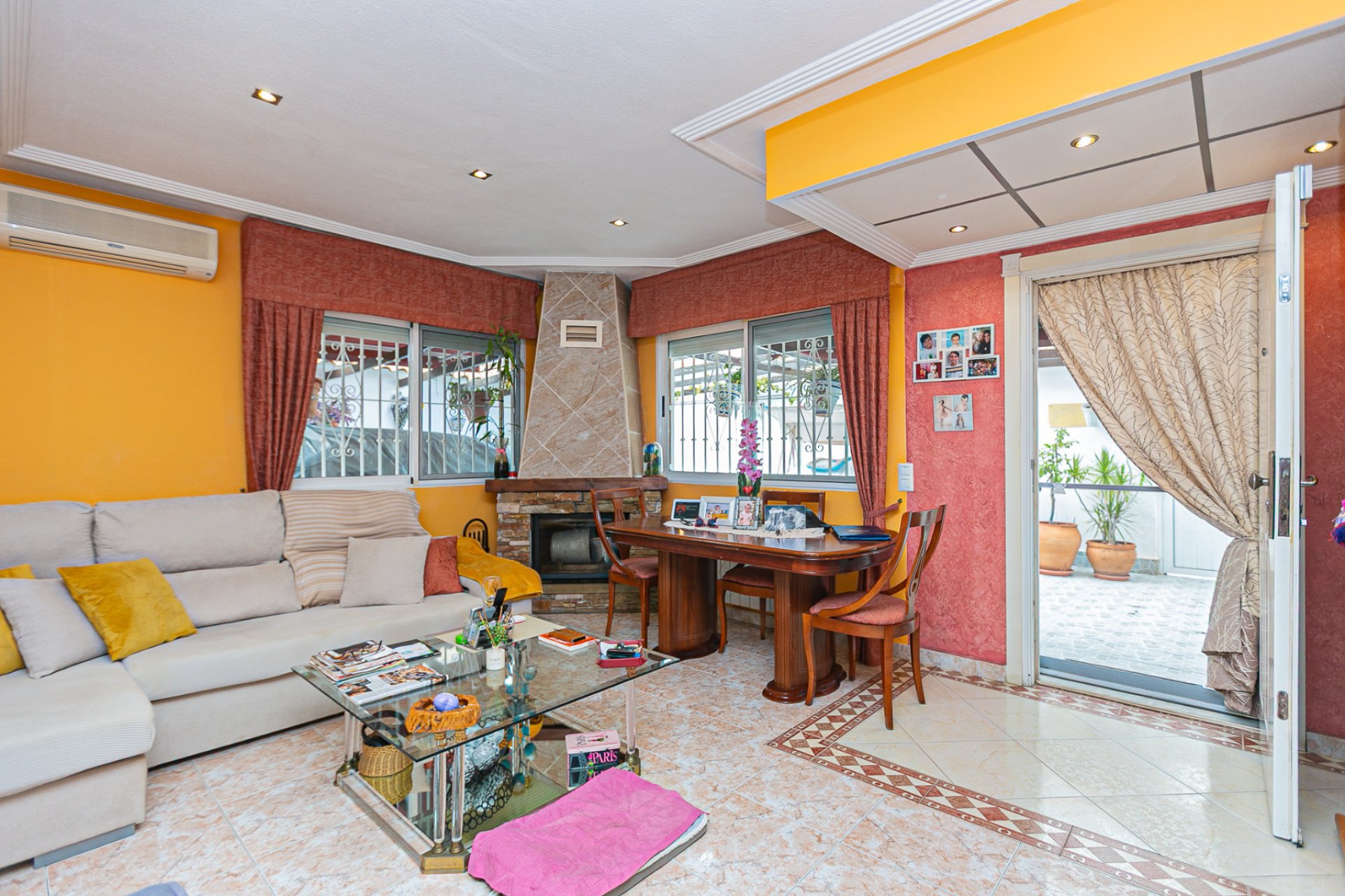 Resale - Villa -
Los Altos