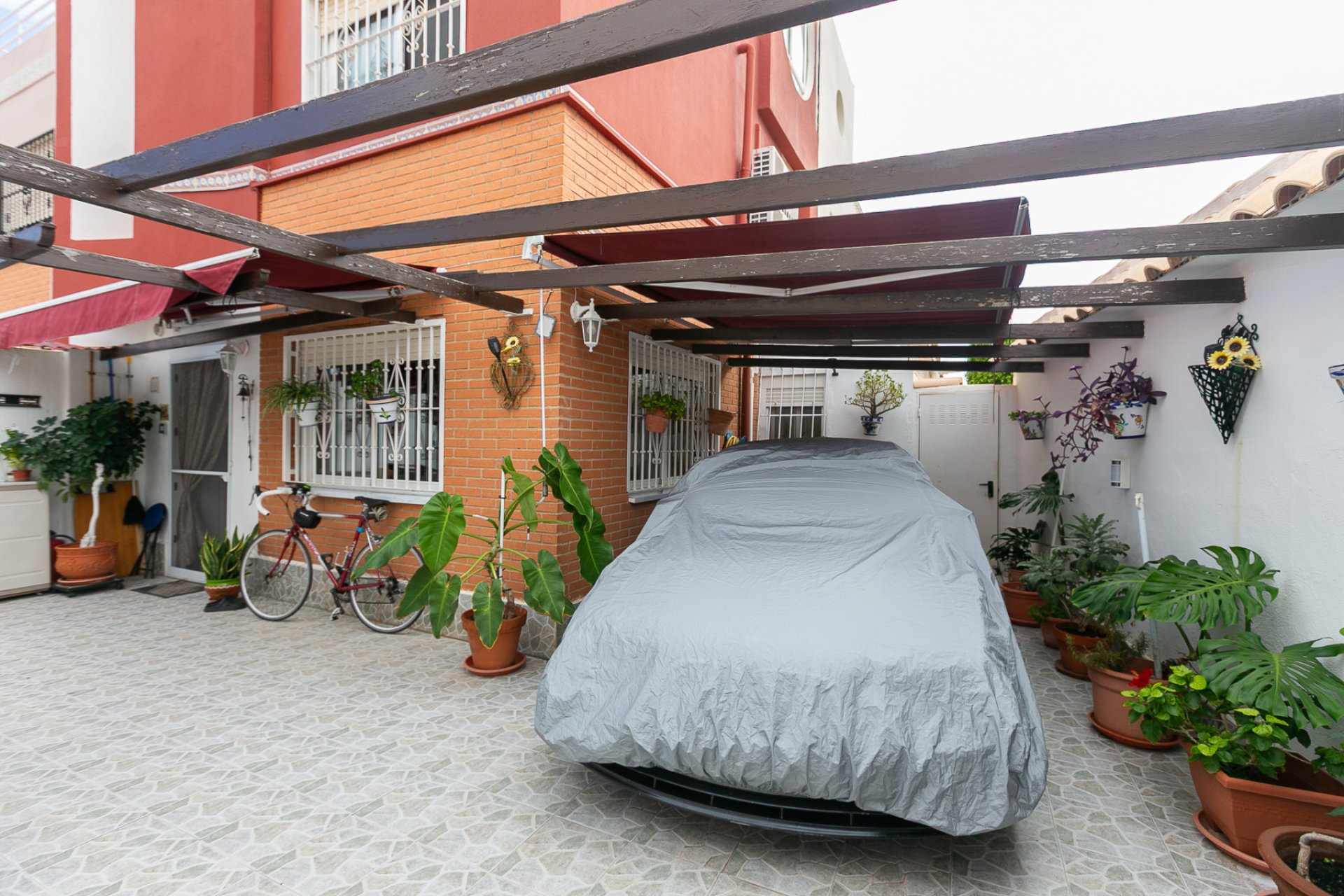 Resale - Villa -
Los Altos