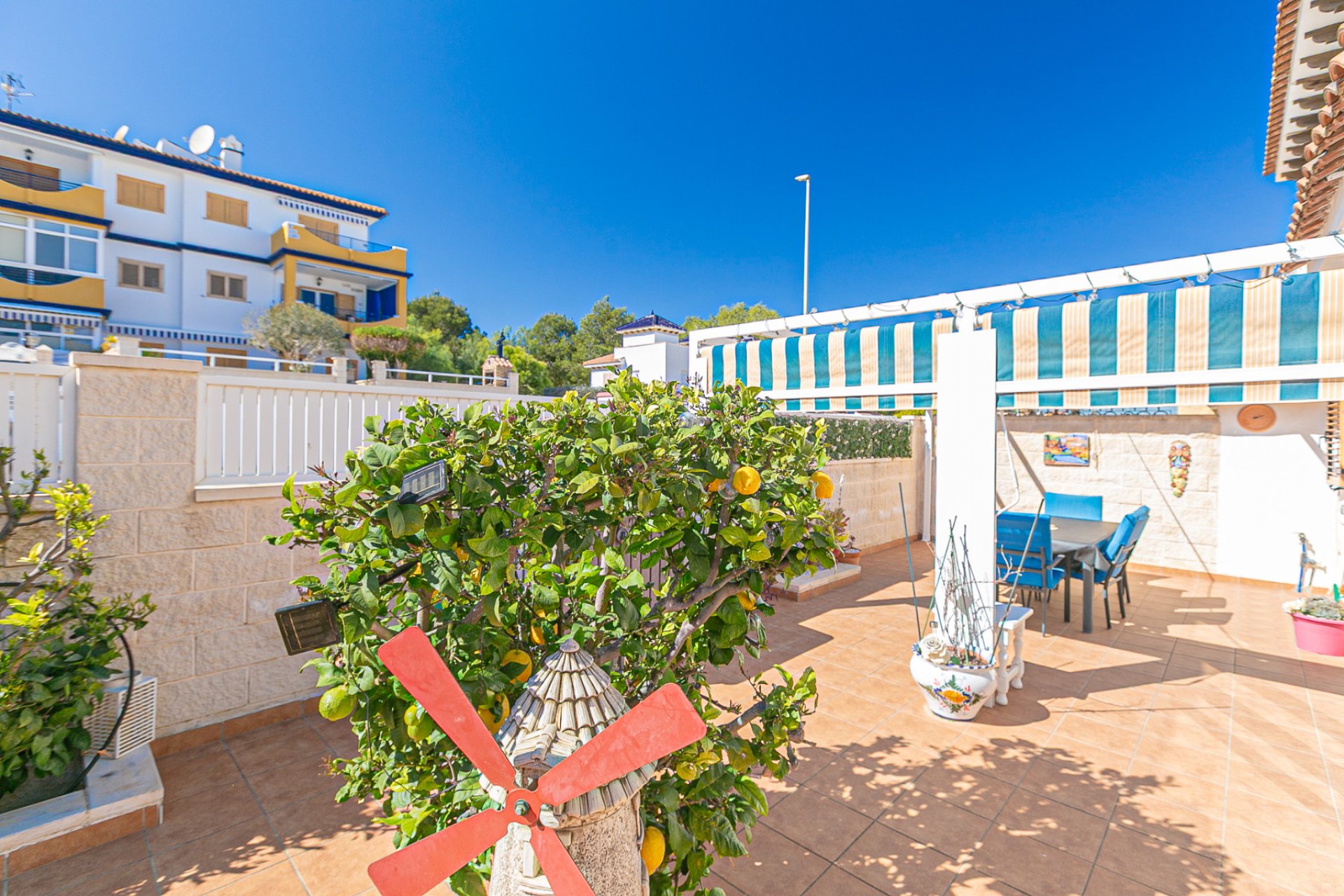 Resale - Villa -
Mil Palmeras - Riomar