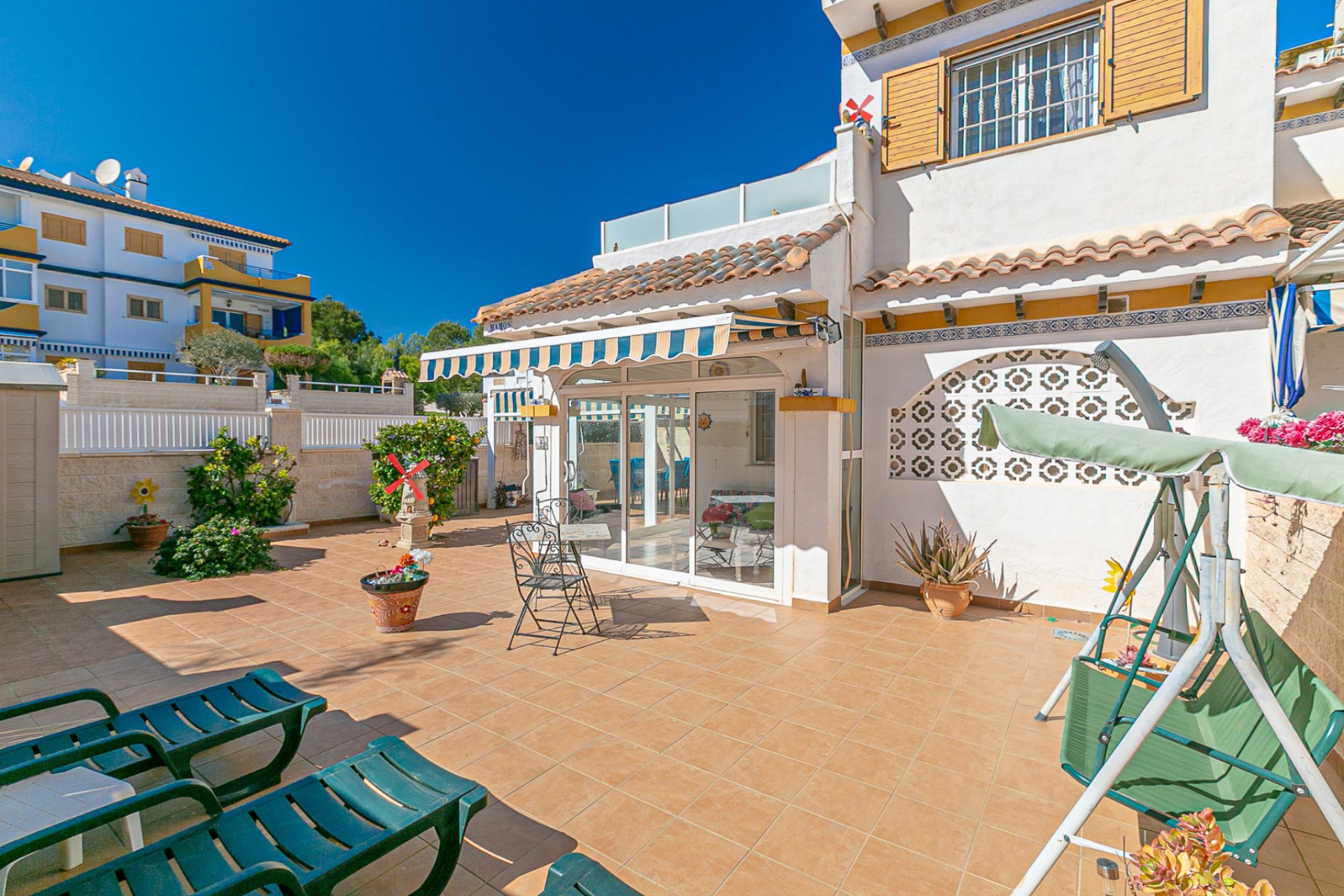 Resale - Villa -
Mil Palmeras - Riomar