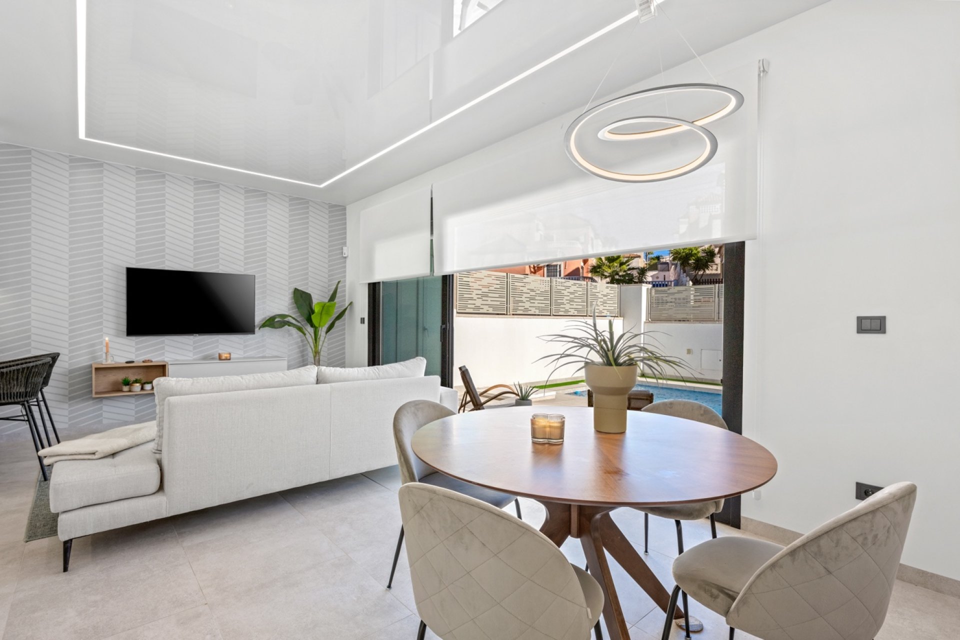 Resale - Villa -
Orihuela Costa - Blue Lagoon
