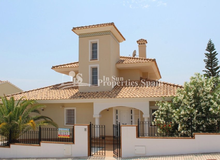Resale - Villa -
Orihuela Costa - Campoamor Golf