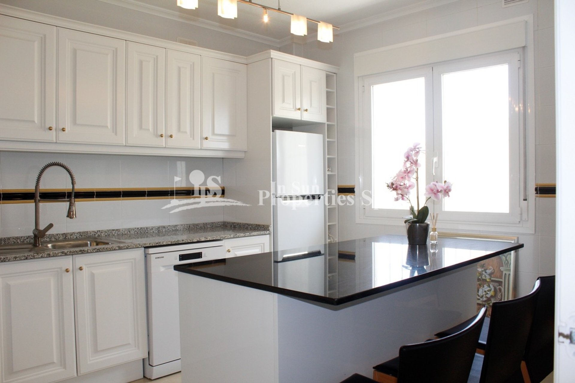 Resale - Villa -
Orihuela Costa - Campoamor Golf