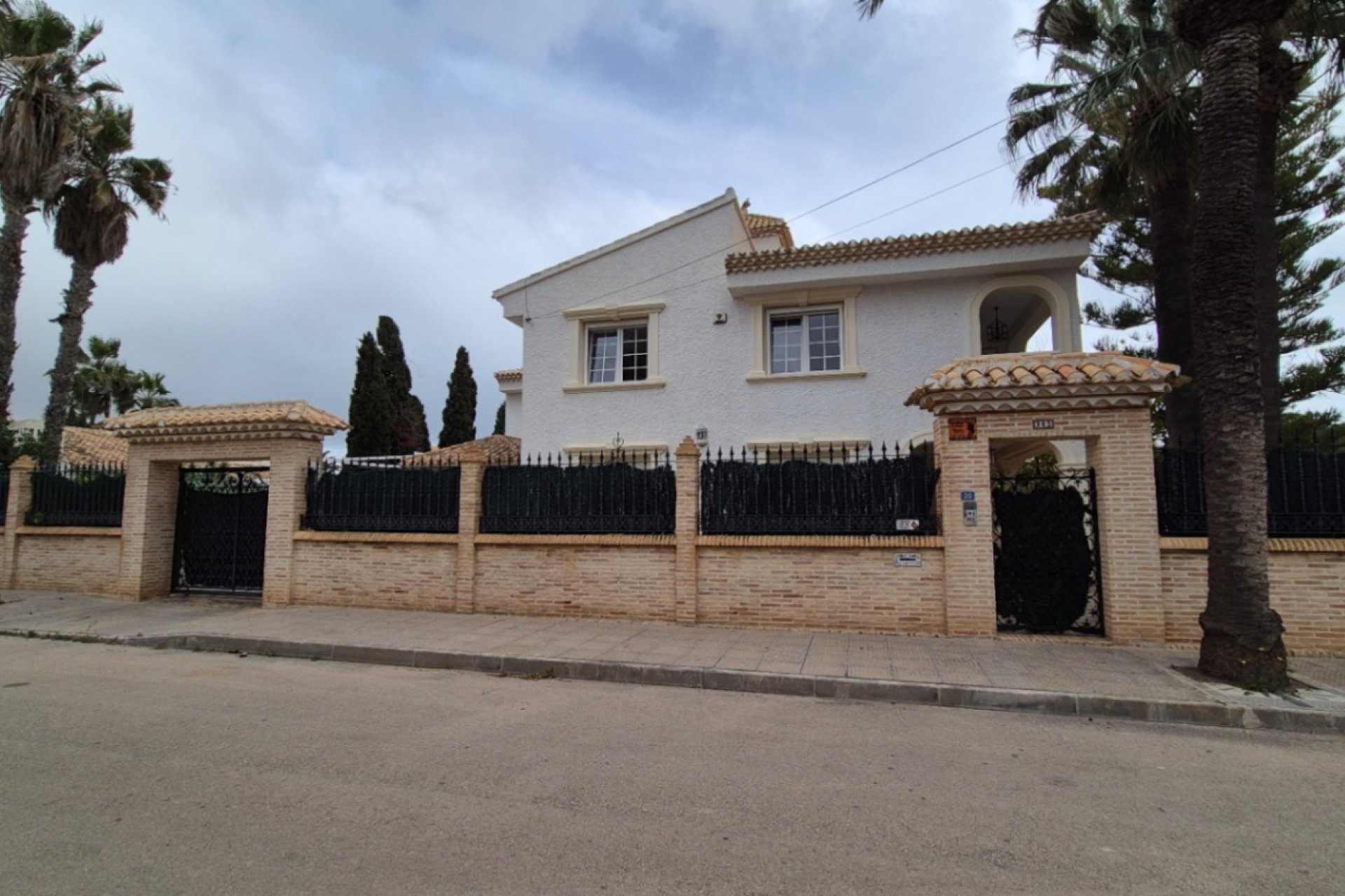 Resale - Villa -
Orihuela Costa - Costa Blanca Sur