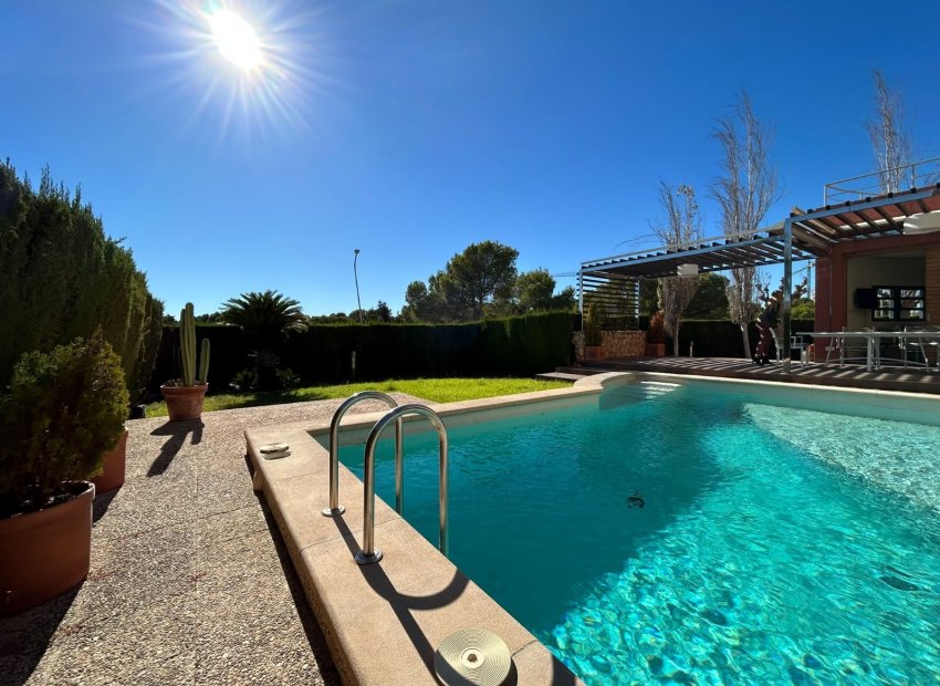Resale - Villa -
Orihuela Costa - Dehesa de Campoamor