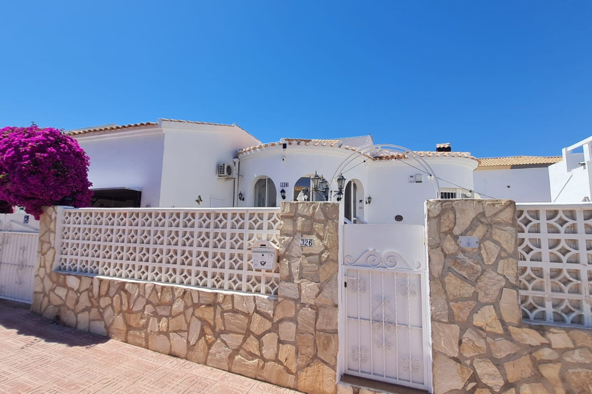 Resale - Villa -
Orihuela Costa - La Florida