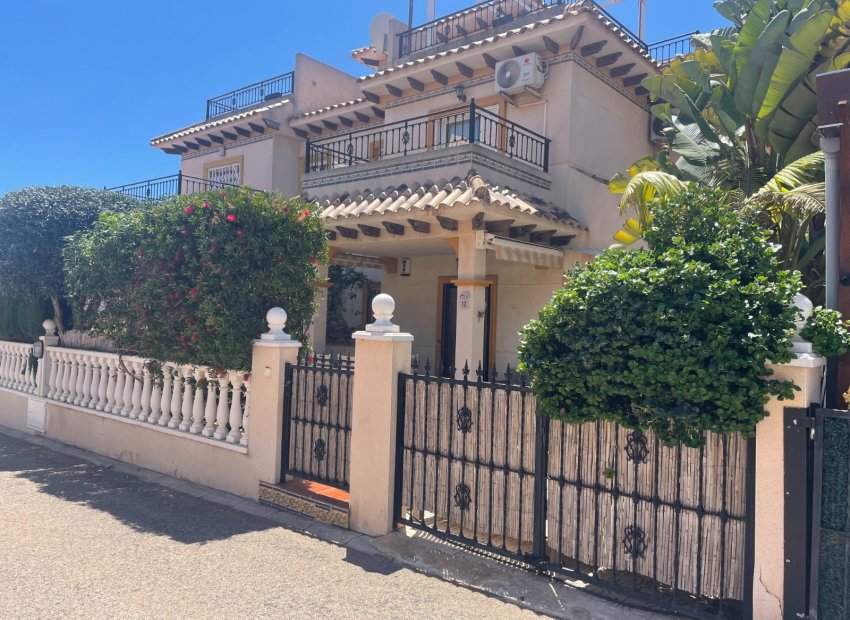 Resale - Villa -
Orihuela Costa - La Regia