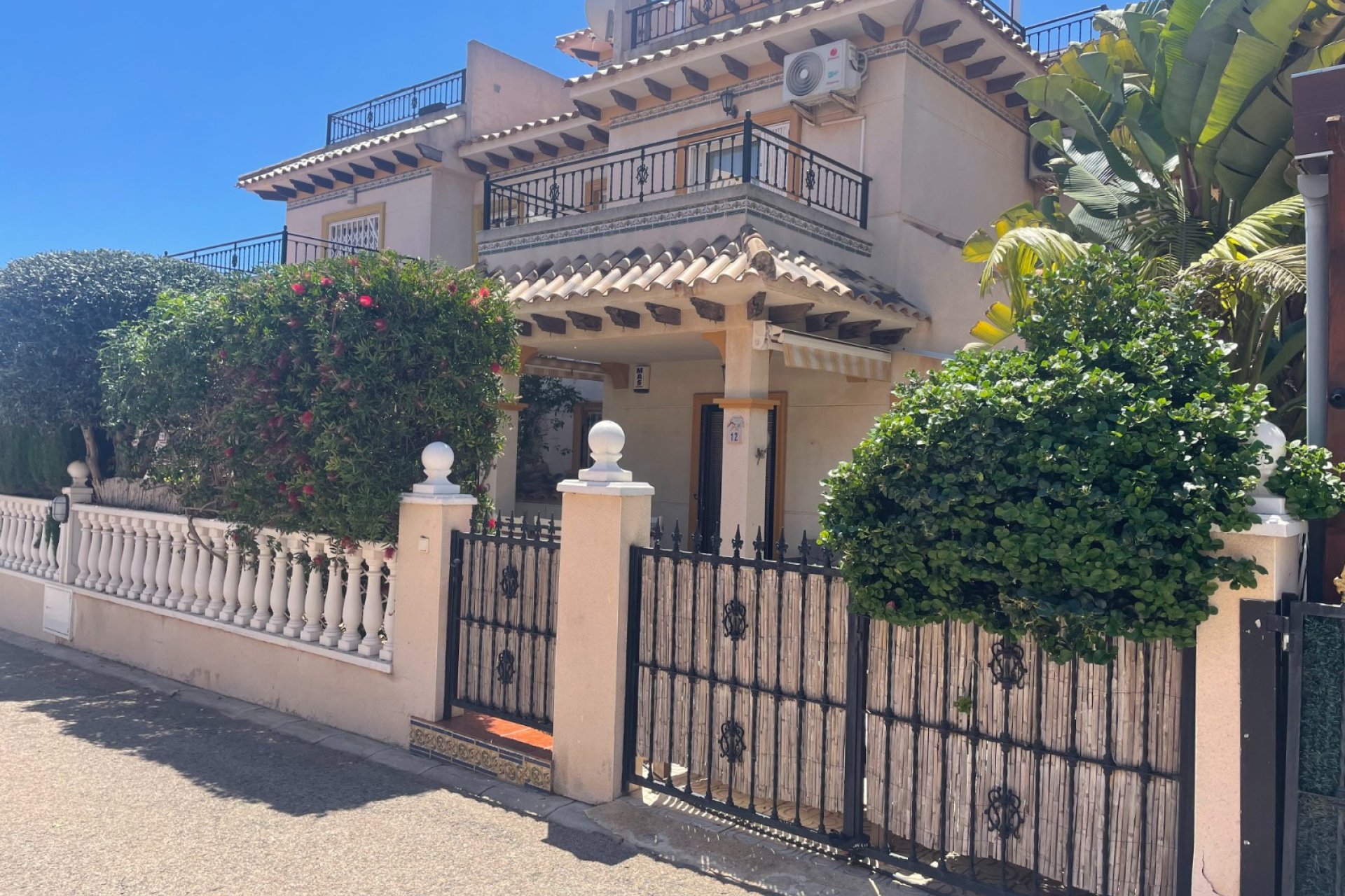 Resale - Villa -
Orihuela Costa - La Regia