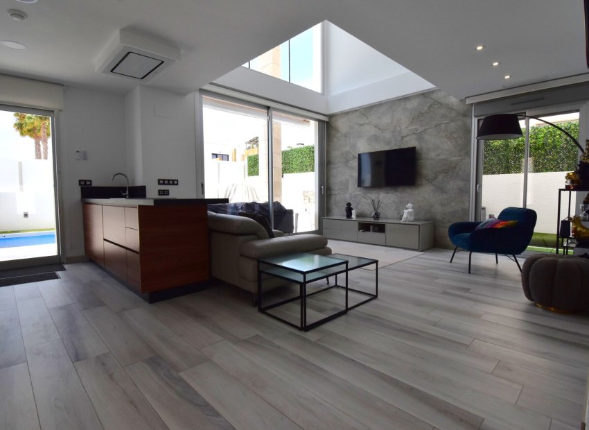 Resale - Villa -
Orihuela Costa - Lomas de Cabo Roig