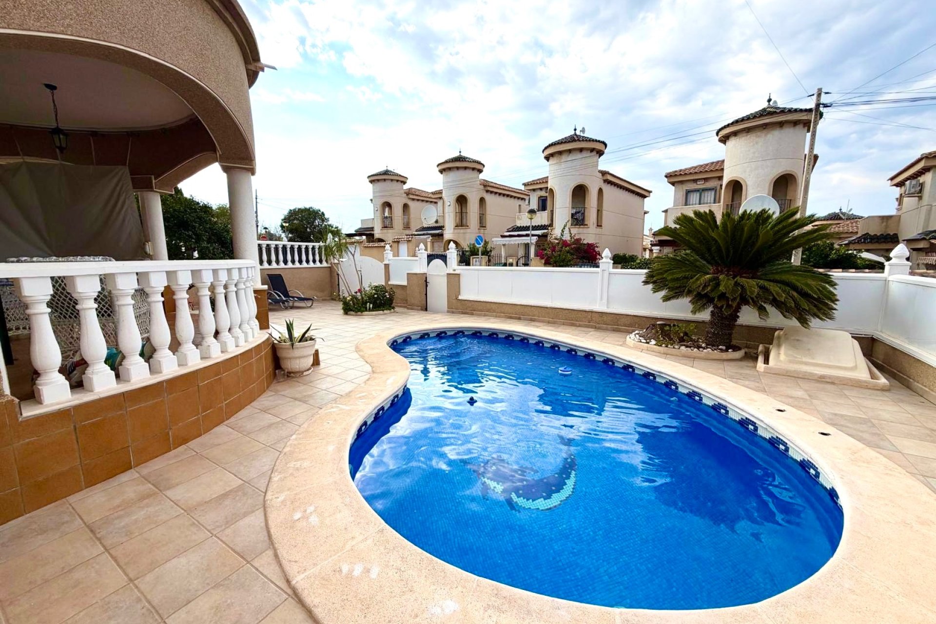 Resale - Villa -
Orihuela Costa - Villamartín-Las Filipinas