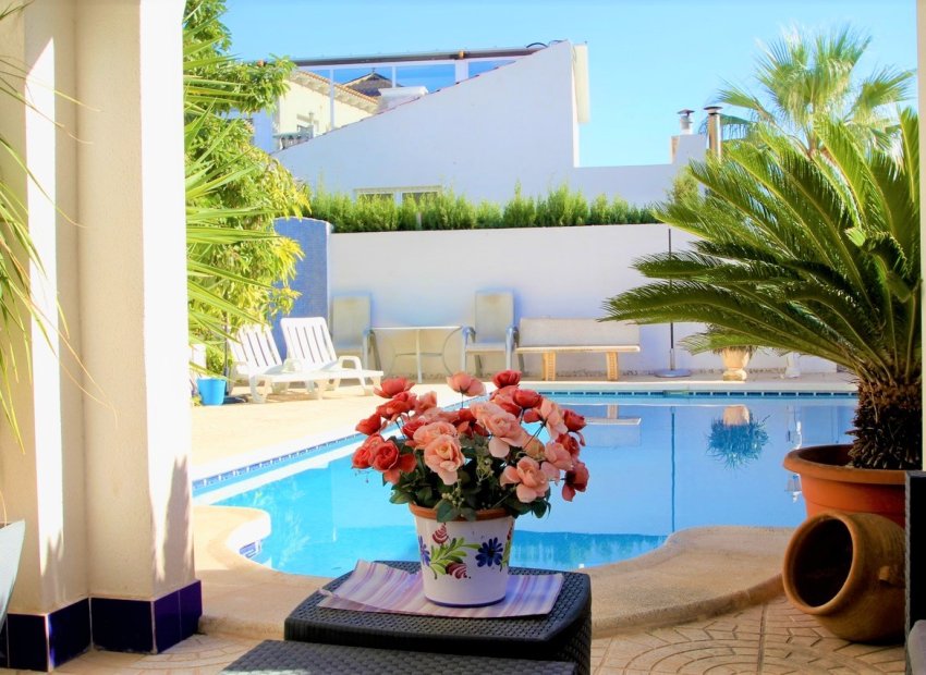 Resale - Villa -
Orihuela Costa - Villamartin