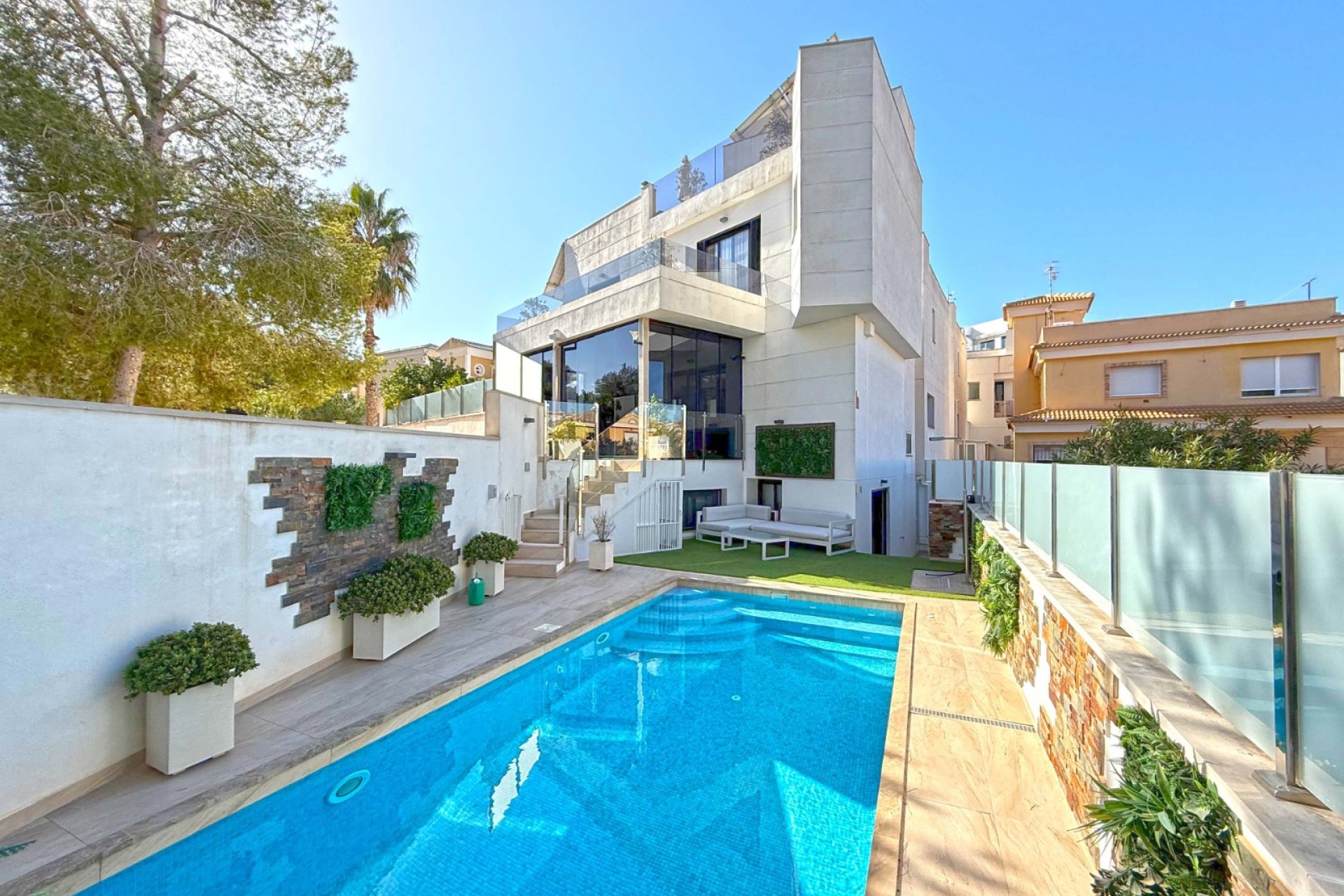 Resale - Villa -
Orihuela Costa - Villamartin