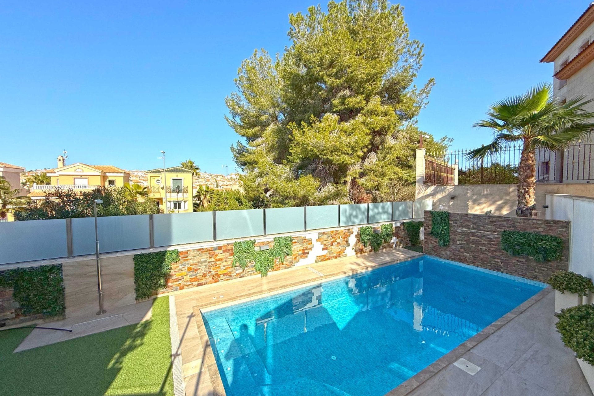 Resale - Villa -
Orihuela Costa - Villamartin