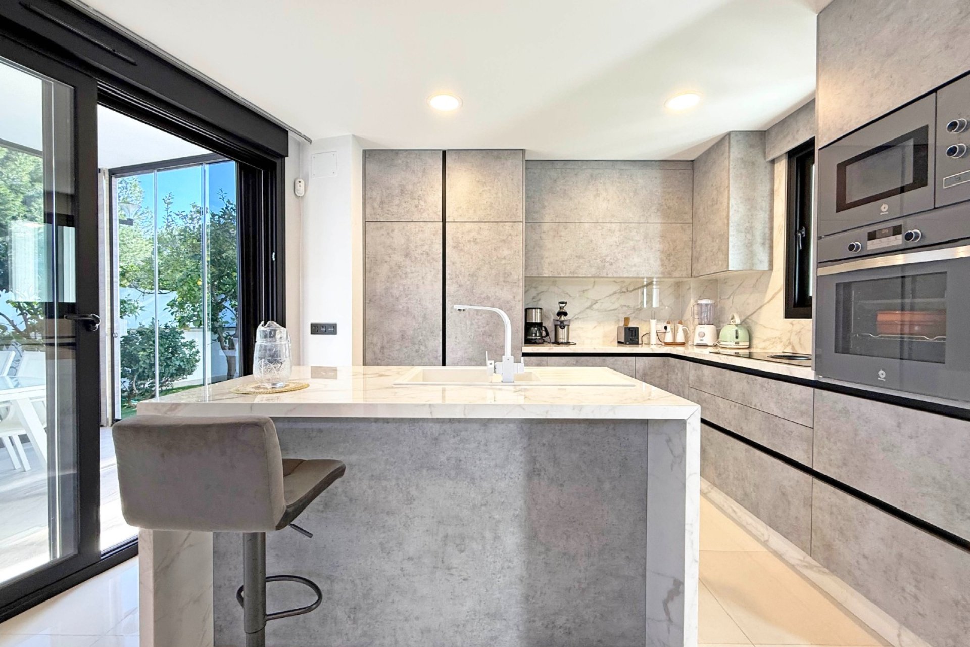 Resale - Villa -
Orihuela Costa - Villamartin