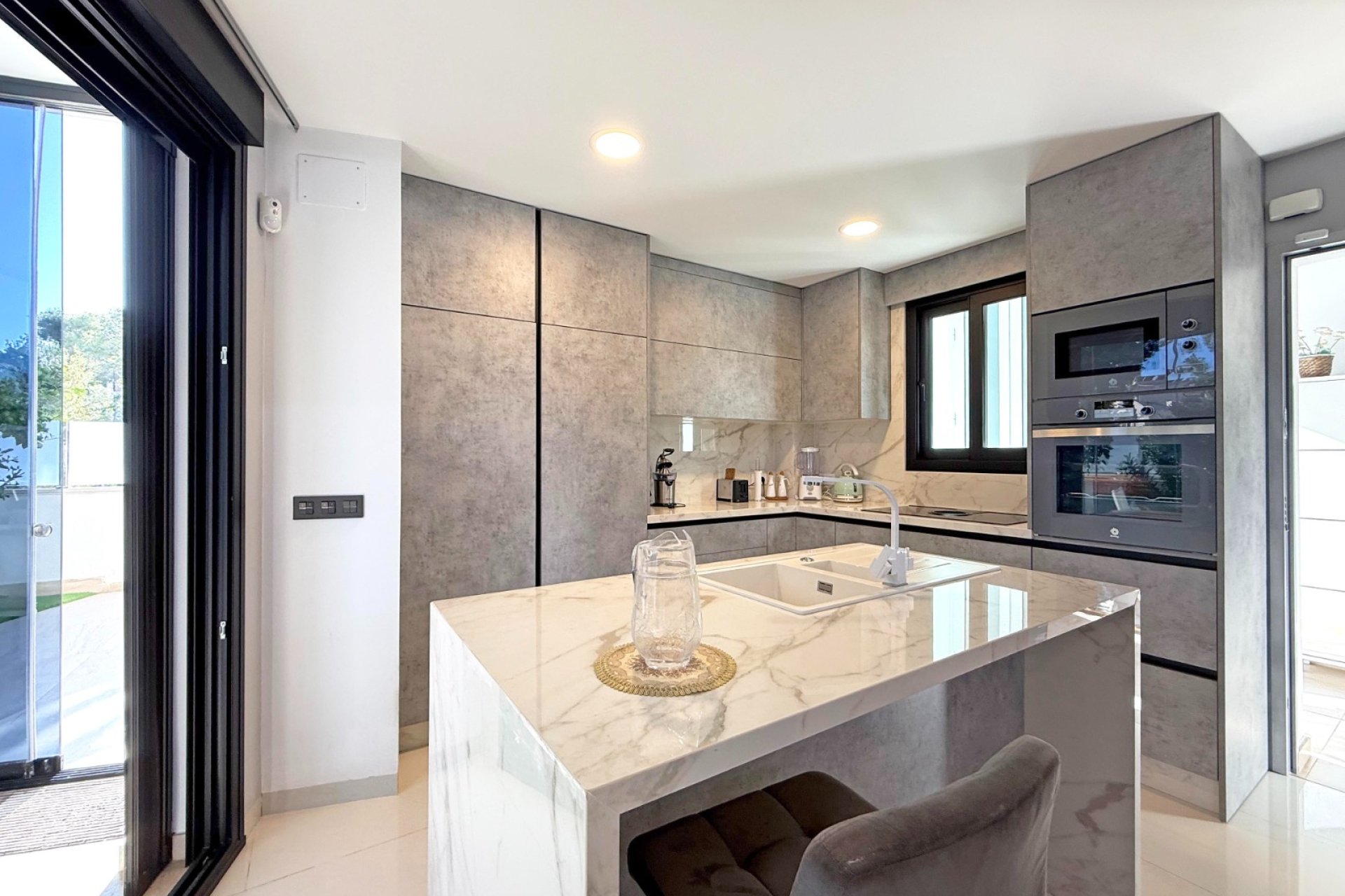 Resale - Villa -
Orihuela Costa - Villamartin