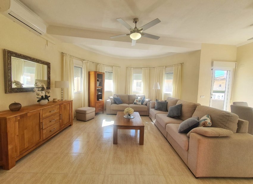 Resale - Villa -
Orihuela Costa - Villamartin