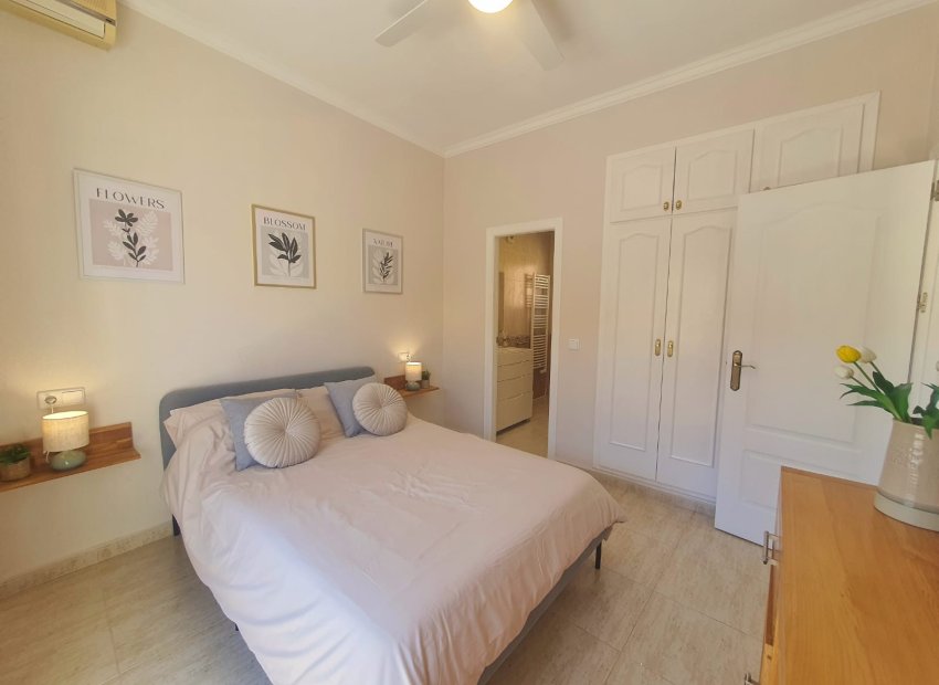 Resale - Villa -
Orihuela Costa - Villamartin