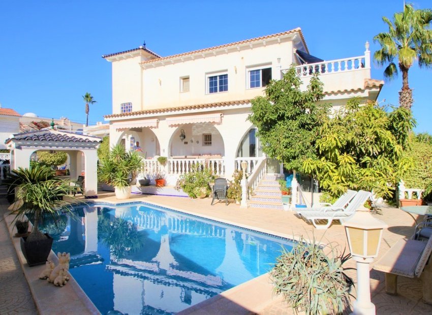 Resale - Villa -
Orihuela Costa - Villamartin