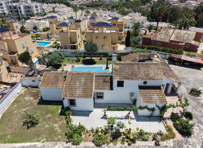 Resale - Villa -
Orihuela Costa - Villamartin
