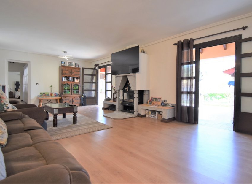 Resale - Villa -
Orihuela Costa - Villamartin