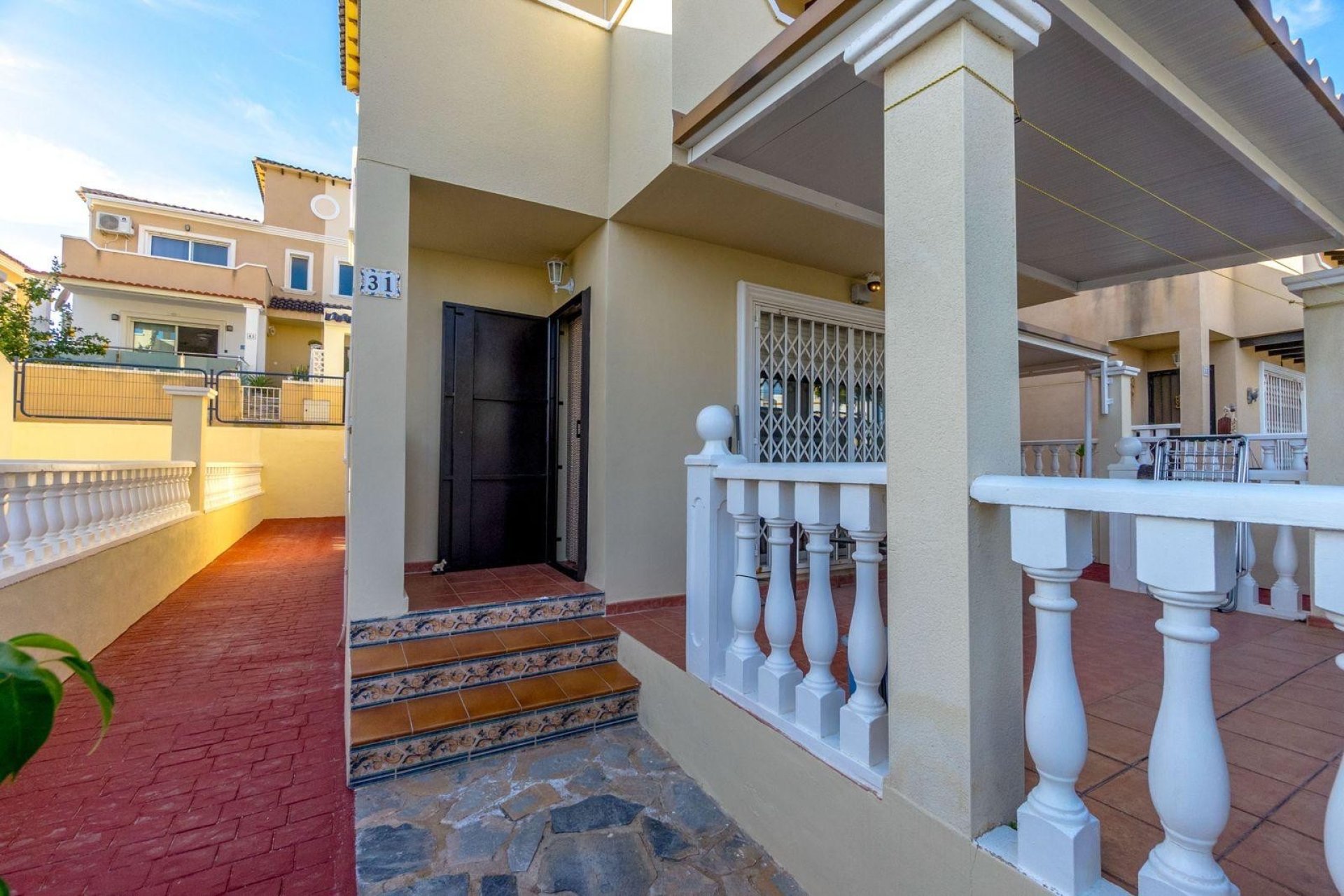 Resale - Villa -
Orihuela Costa - Villamartin