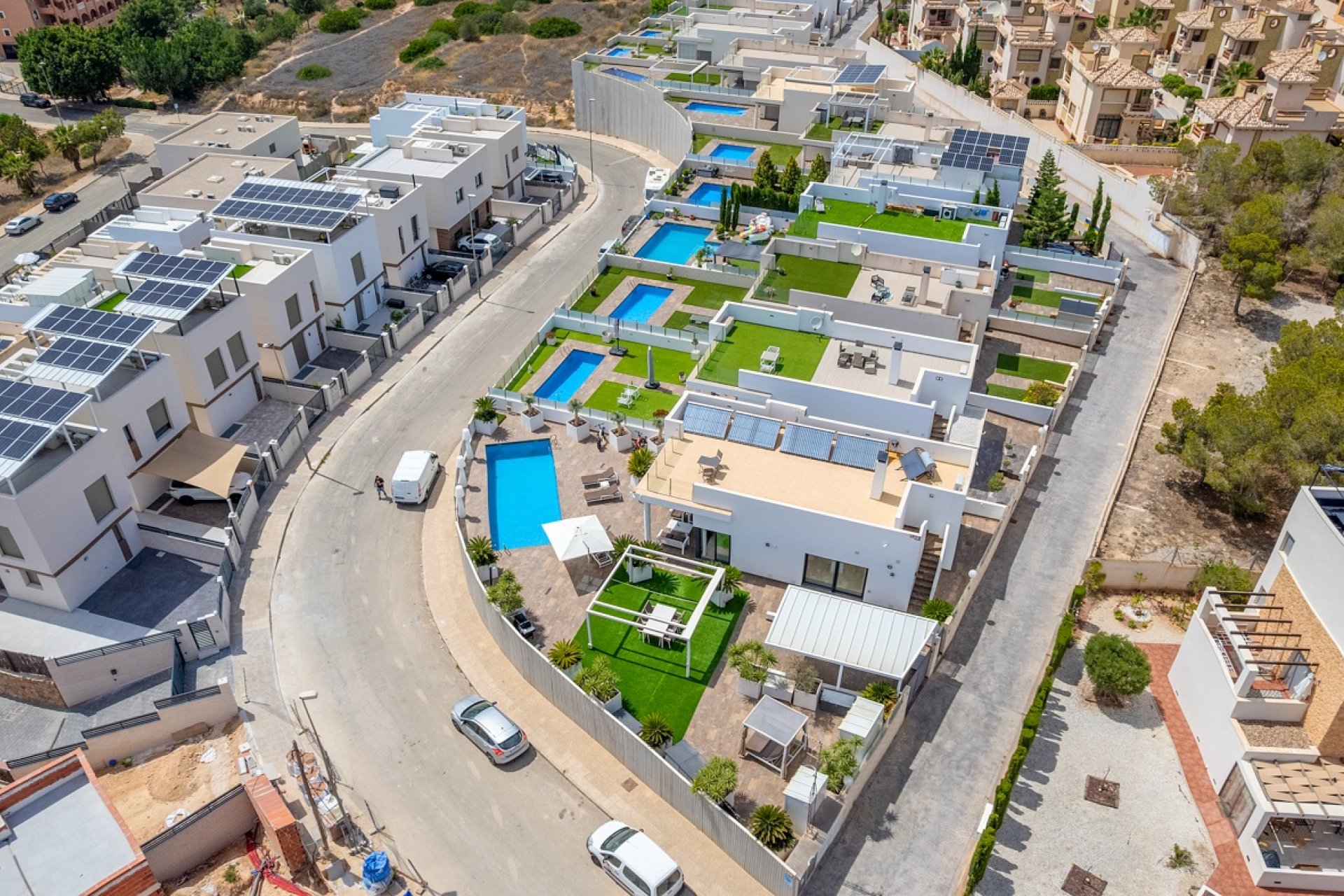 Resale - Villa -
Orihuela Costa - Villamartin
